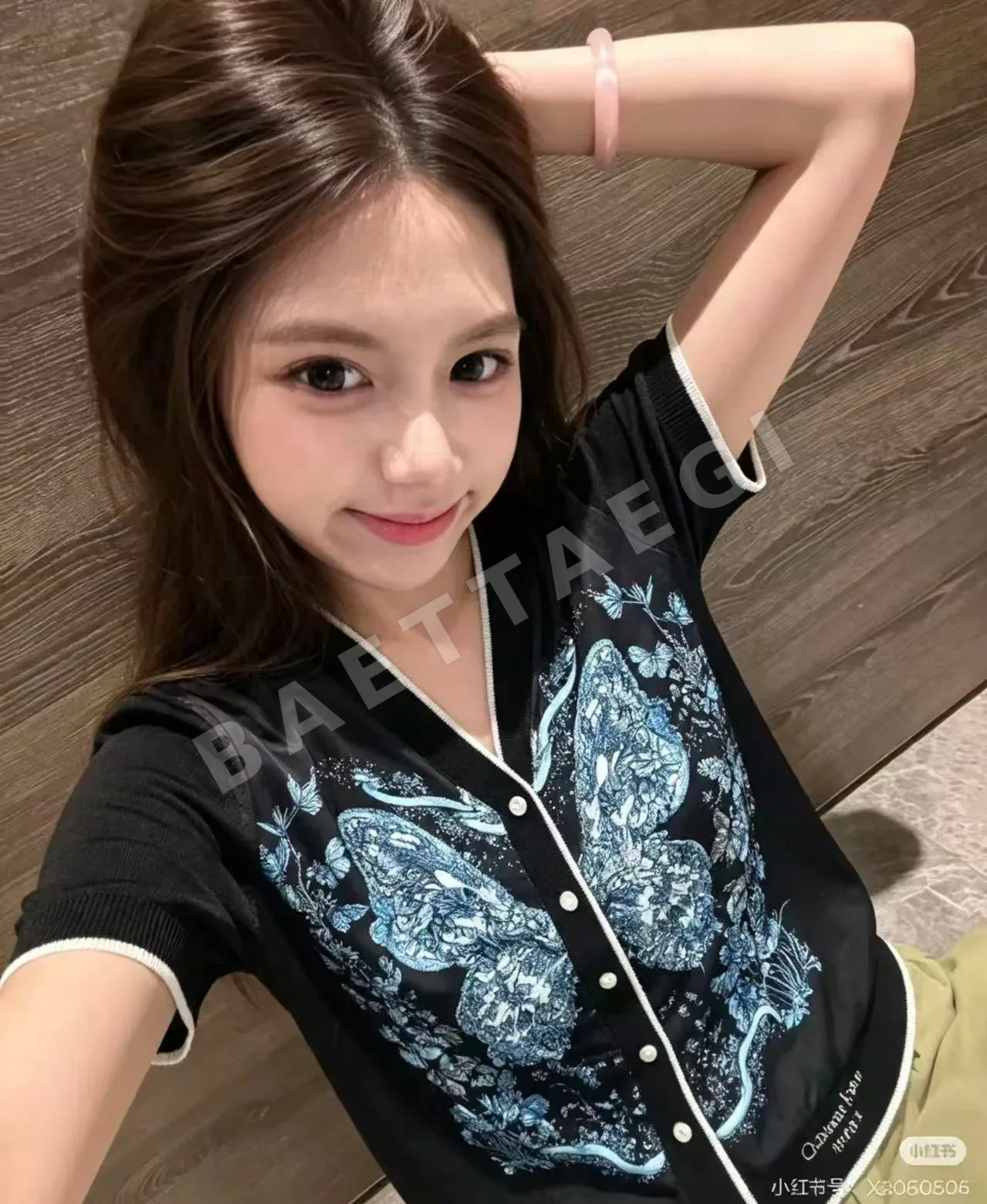 디올 블루 & 화이트 나비 자카드 V넥 반팔 가디건 상세 이미지 2