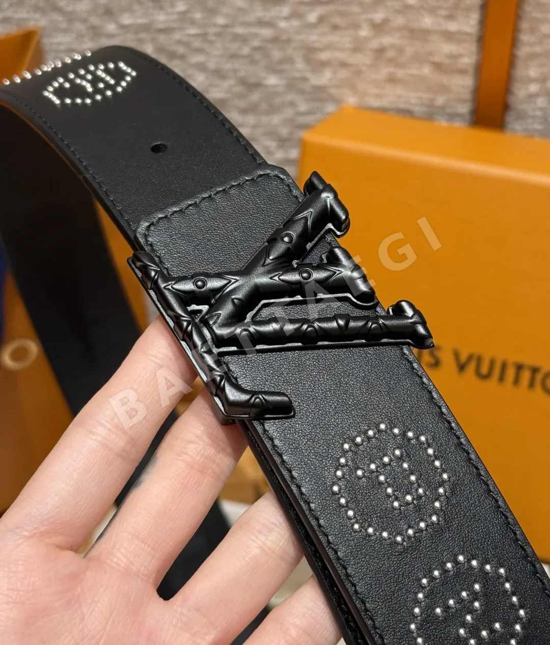 루이비통 디멘션 로커빌리 스터드 40mm 리버시블 벨트 상세 이미지 4