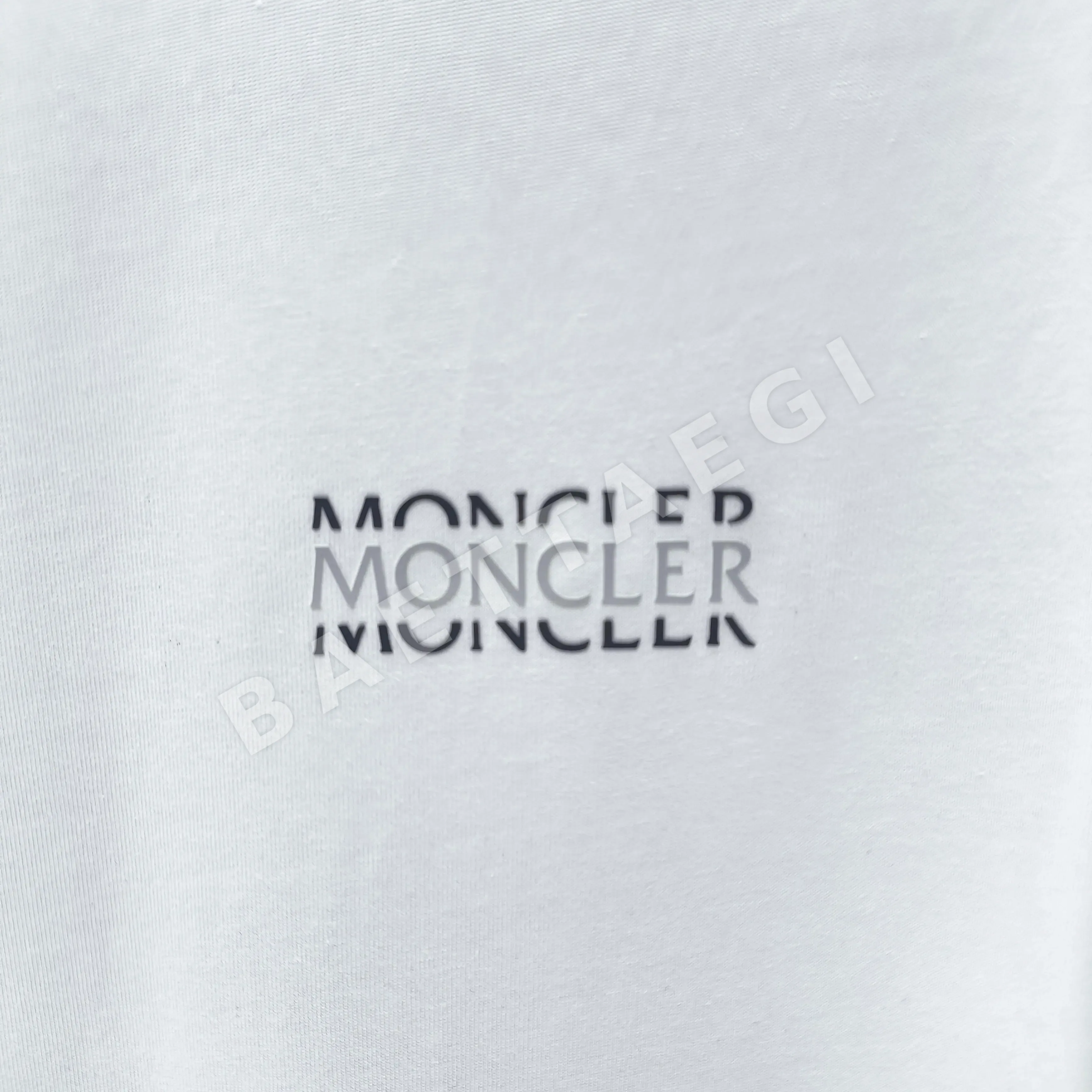 몽클레르 3D 두꺼운 루즈핏 여성 반팔 티셔츠 상세 이미지 4