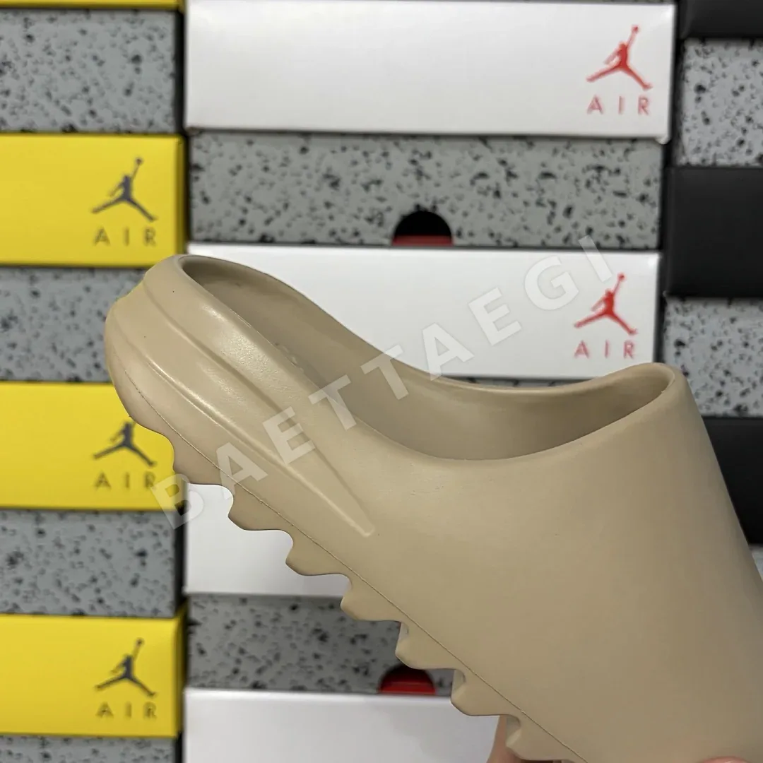 아디다스 [LW] 이지 슬라이드 GZ5554 200629 Adidas Yeezy Slide Pure 상세 이미지 3