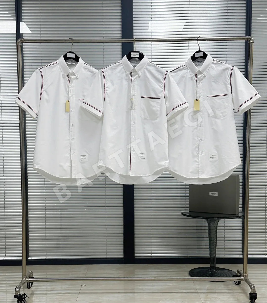 톰브라운 리본 장식 남성 반팔 셔츠 50624