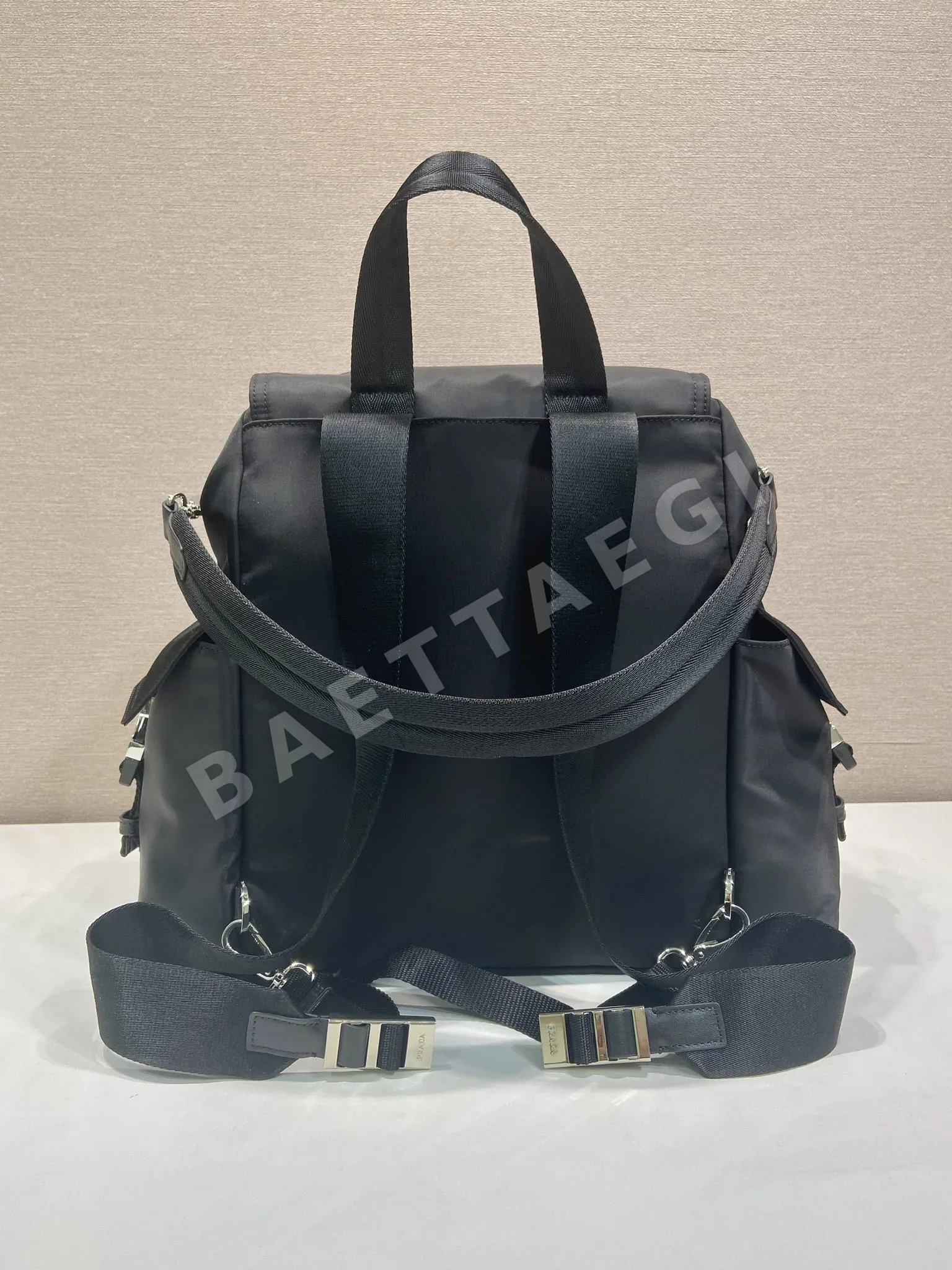 프라다 Explore 멀티포켓 나일론 가방 2VZ118 상세 이미지 4