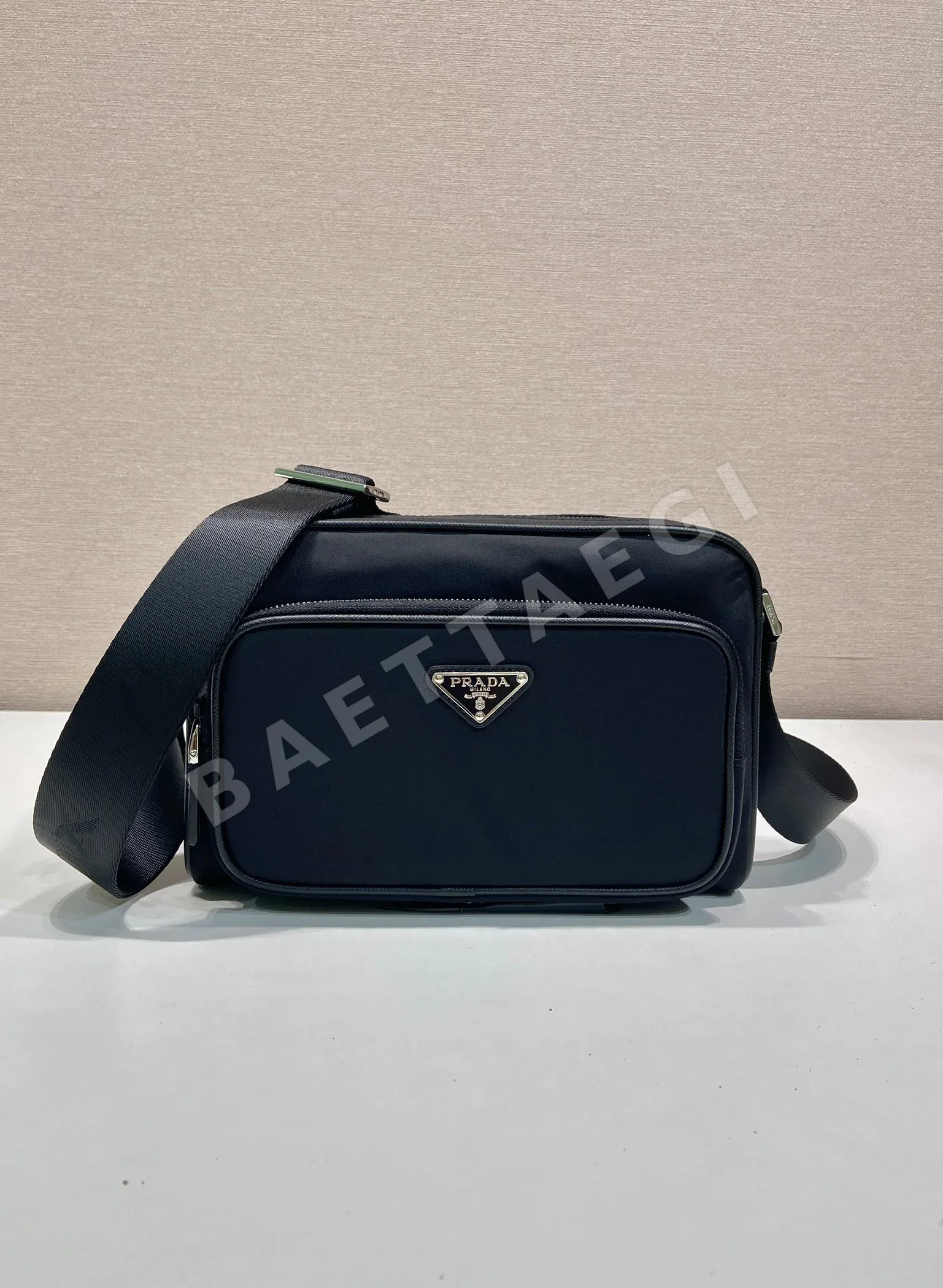 프라다 리사이클 나일론 사피아노 숄더백 2VH190
