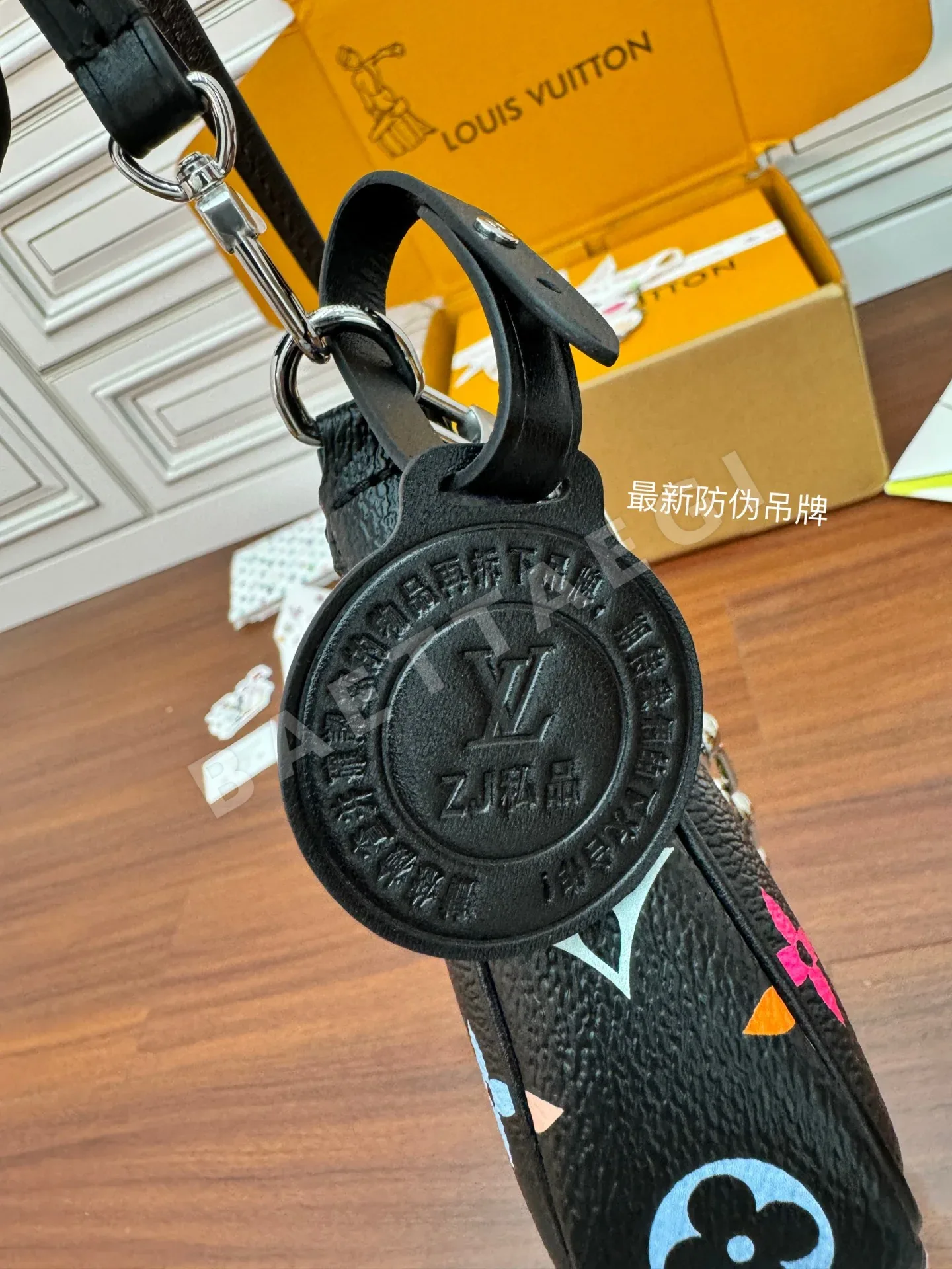 루이비통 M13663 가죽 가방 상세 이미지 4
