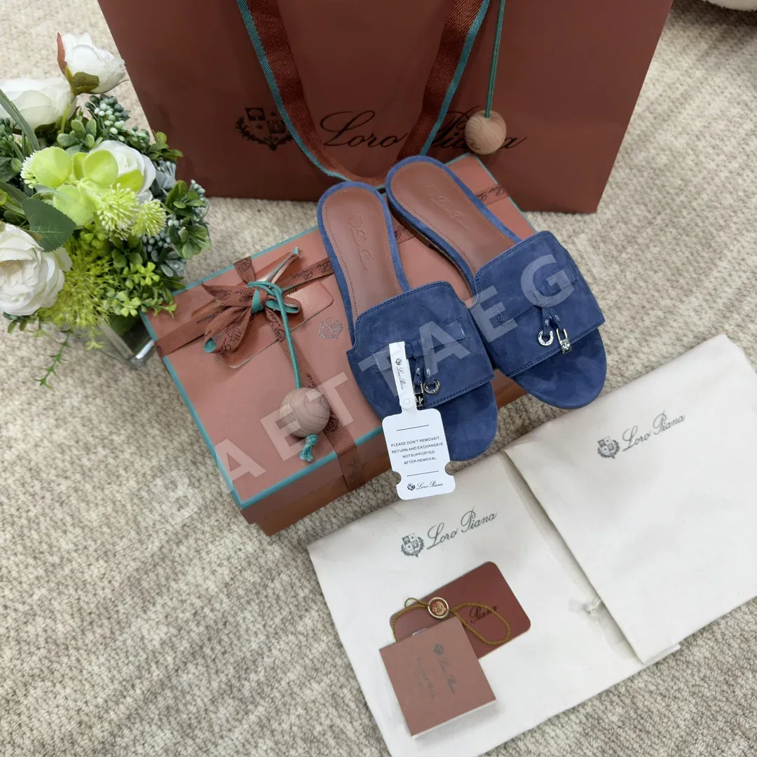 로로피아나 키드스킨 스웨이드 샌들 93953