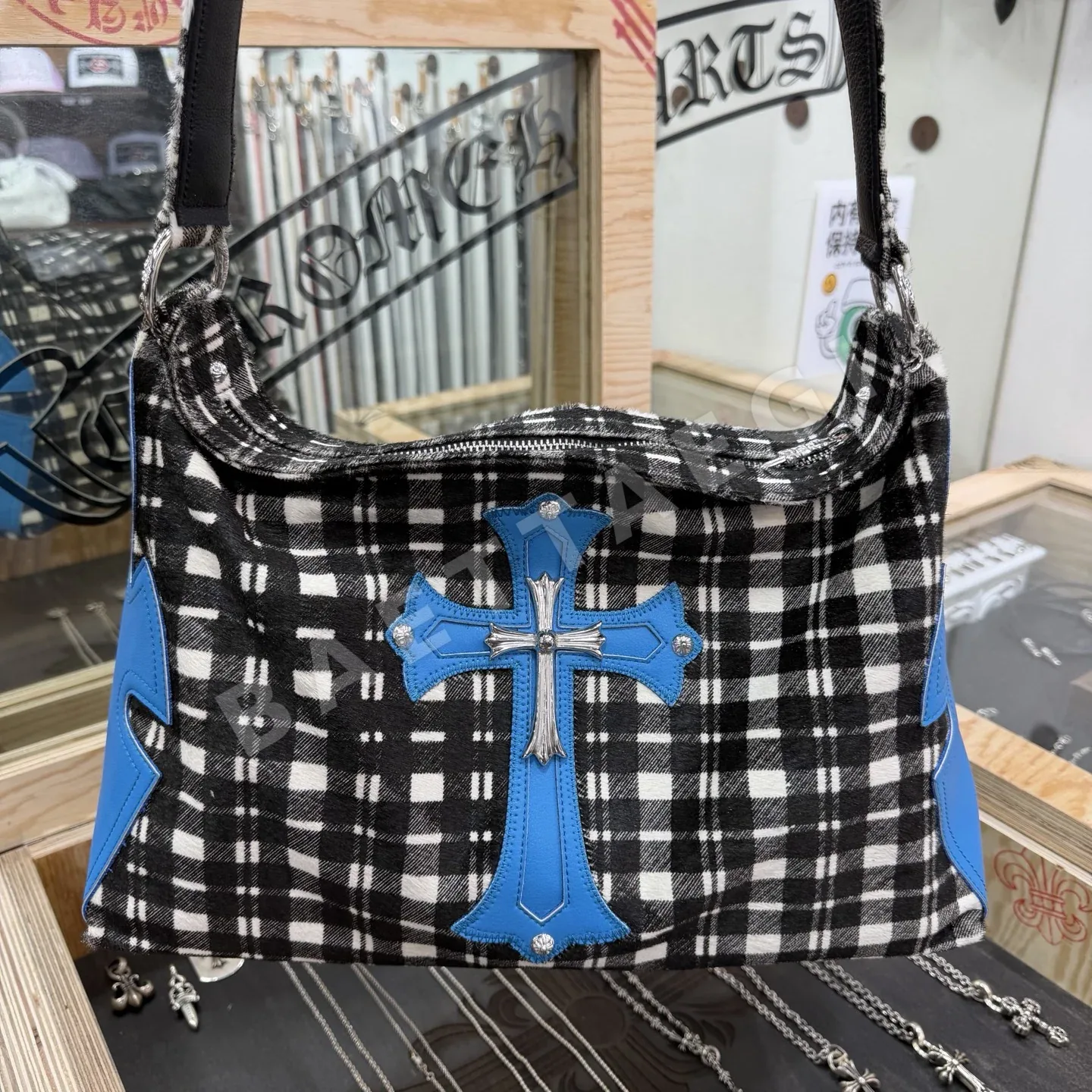 크롬하츠 블루 크로스 체크 리틀 라이온 가방 상세 이미지 6