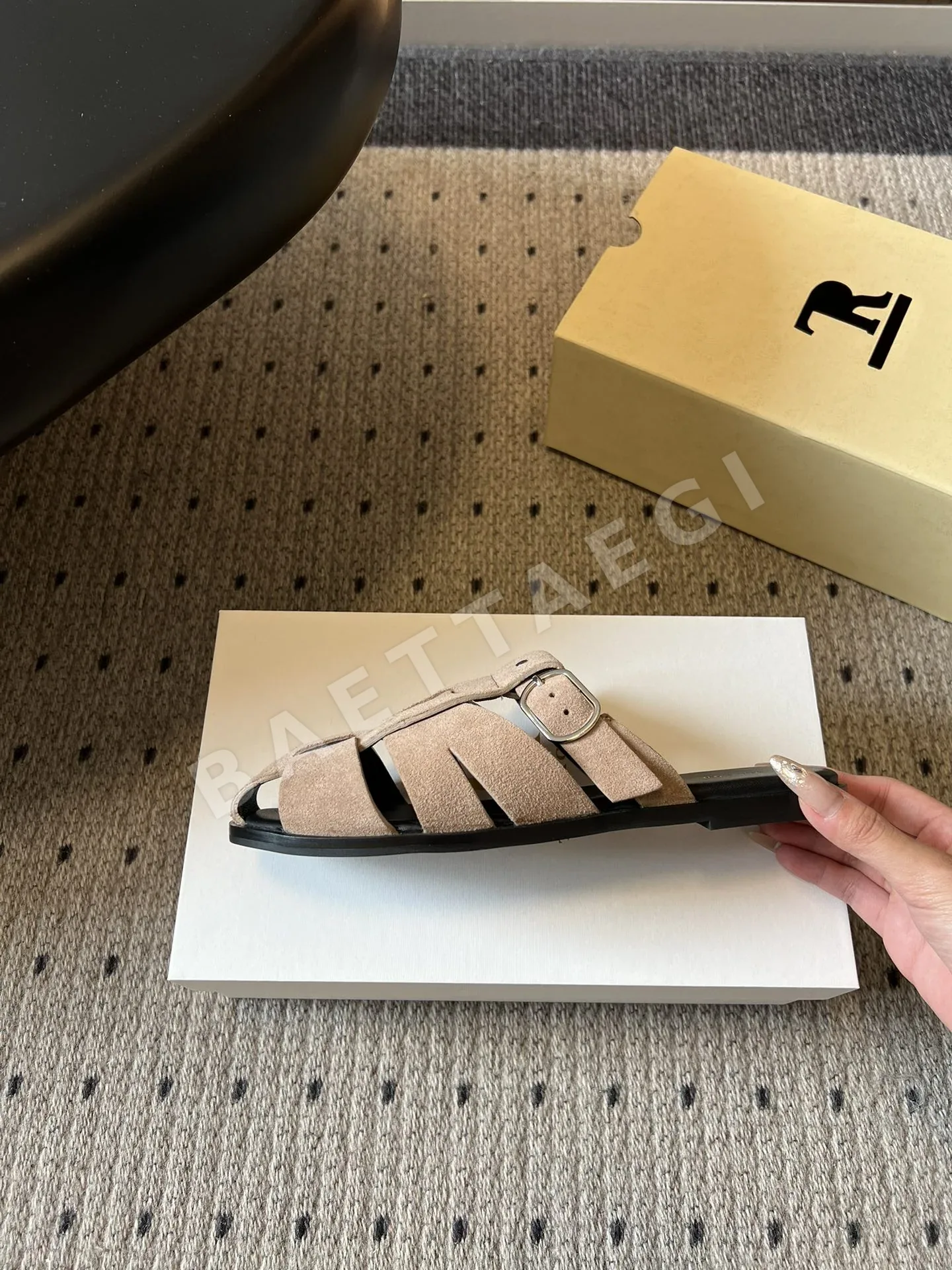 더로우 레트로 꼬임 로마 샌들 상세 이미지 5