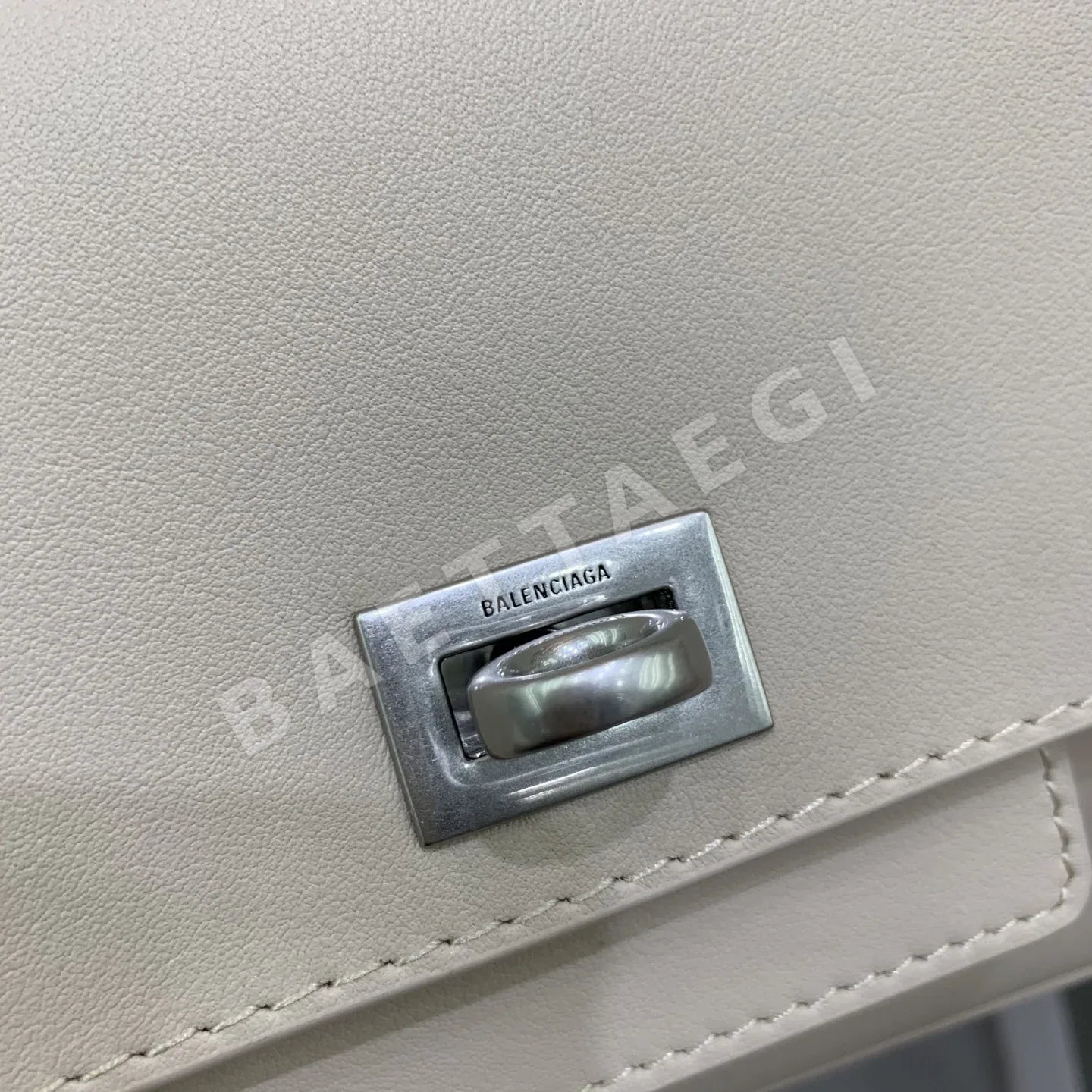 발렌시아가 뉴 벨 에어 클러치 가방 상세 이미지 5