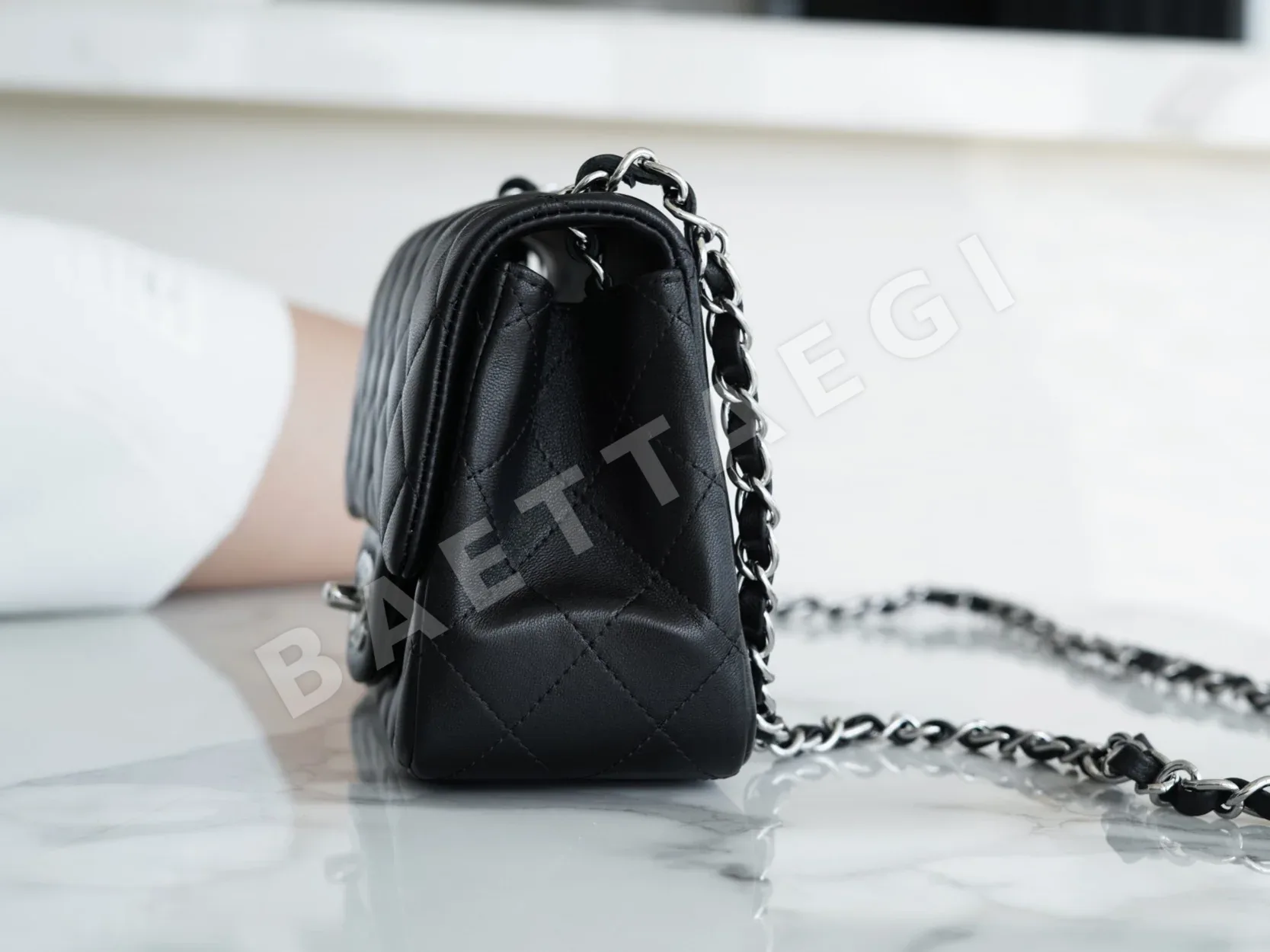 샤넬 클래식 램스킨 플랩백 가방 상세 이미지 6