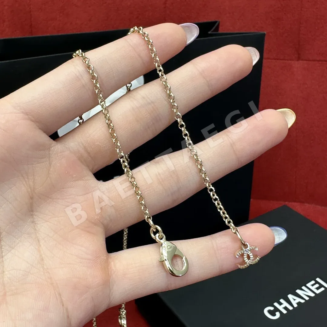 샤넬 하트 라인스톤 더블 C 진주 롱 체인 목걸이 상세 이미지 4