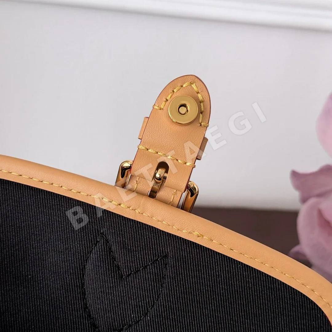 루이비통 바게트 나노 모노그램 가방 M83298 상세 이미지 5