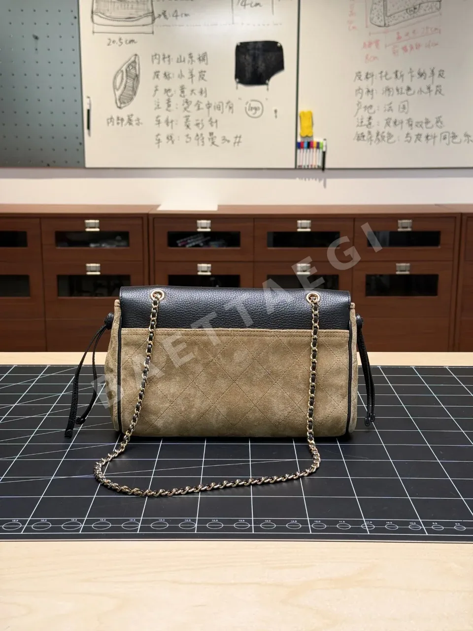 샤넬 26a 체인 바게트 가방 상세 이미지 2