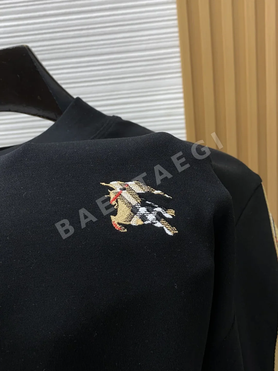 버버리 남성 모달 플리스 긴팔 스웨트셔츠 상세 이미지 6