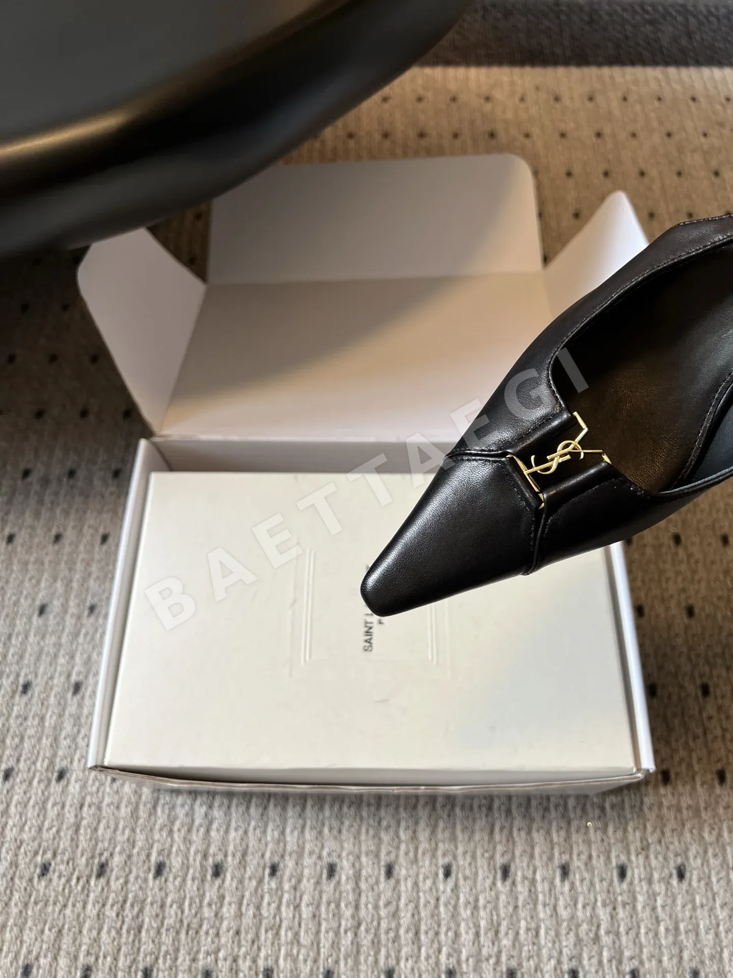 생로랑 YSL 메탈릭 포인티드 토 오픈백 스틸레토 샌들 상세 이미지 7