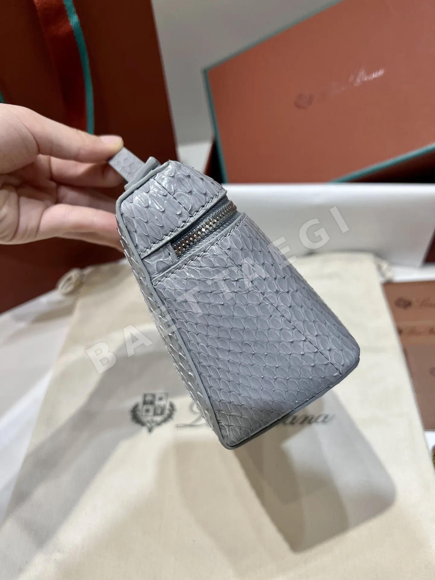 로로피아나 가방 상세 이미지 4