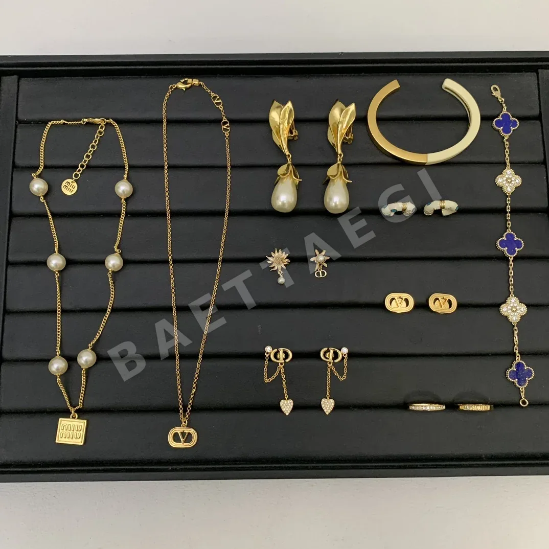 발렌티노 그린 컬러 귀걸이 상세 이미지 8