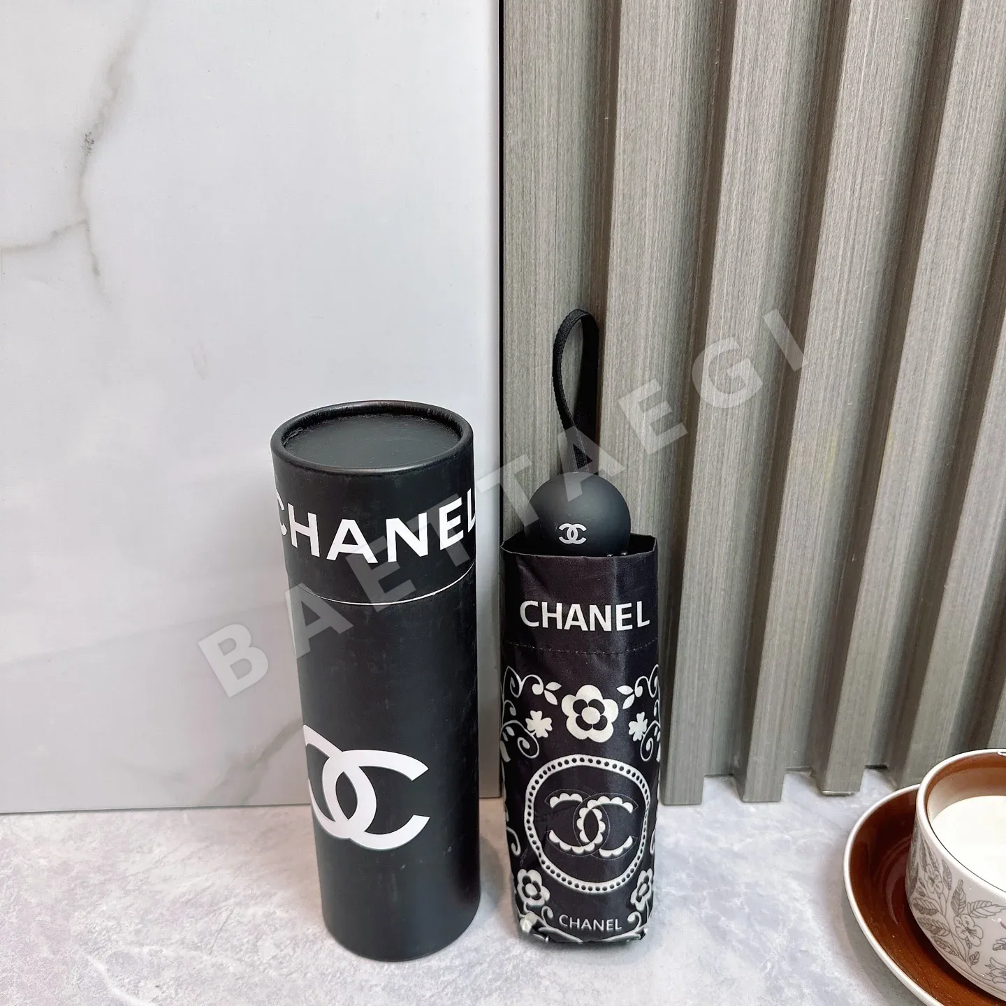 샤넬 5단 접이식 우산 85430