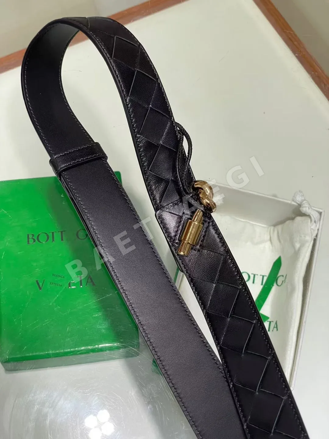 보테가베네타 체크 패턴 여성 가죽 벨트 상세 이미지 3