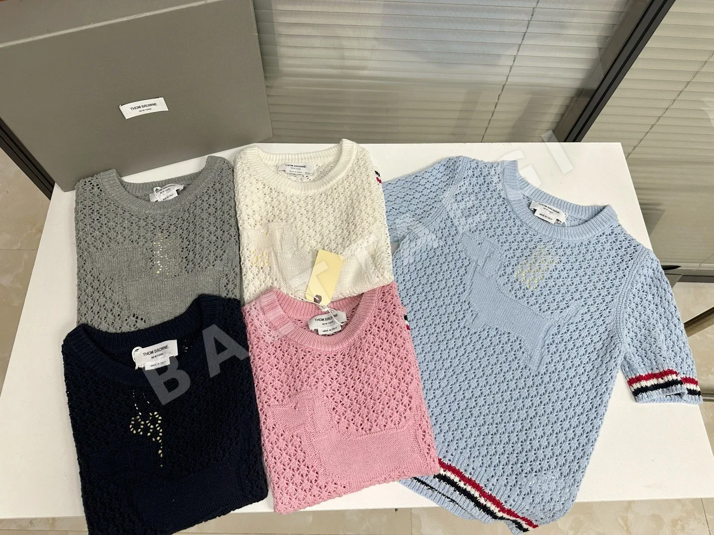 톰브라운 메시 퍼피 크롭드 넥 반팔 티셔츠 상세 이미지 6