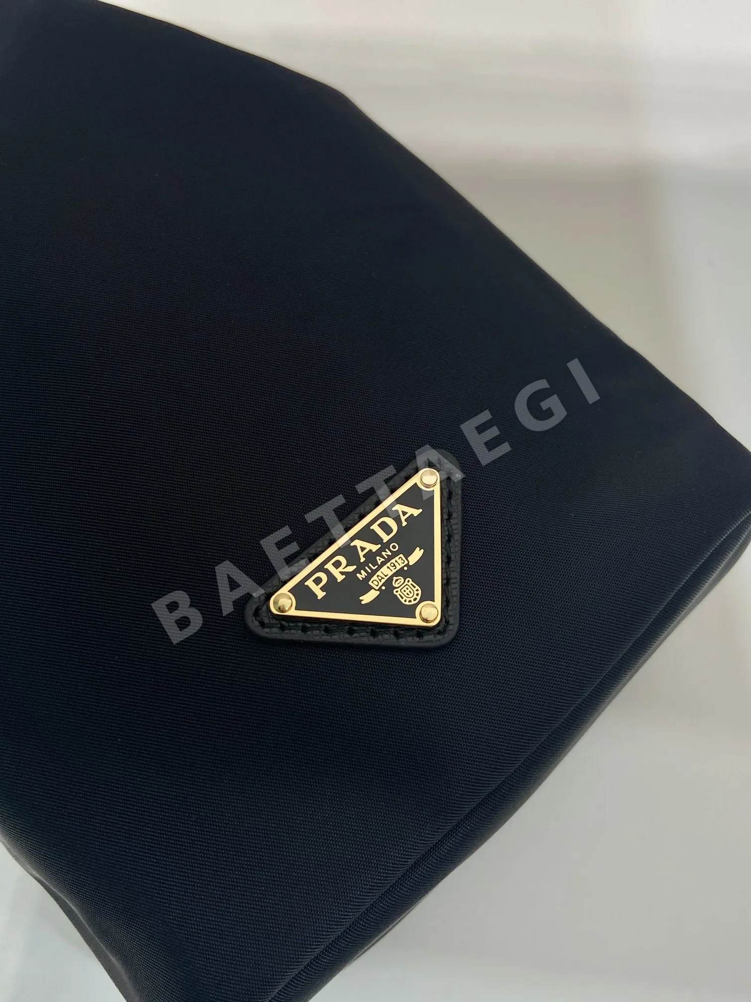 프라다 리사이클 나일론 복주머니 스마트폰 가방 1ZT094 상세 이미지 7