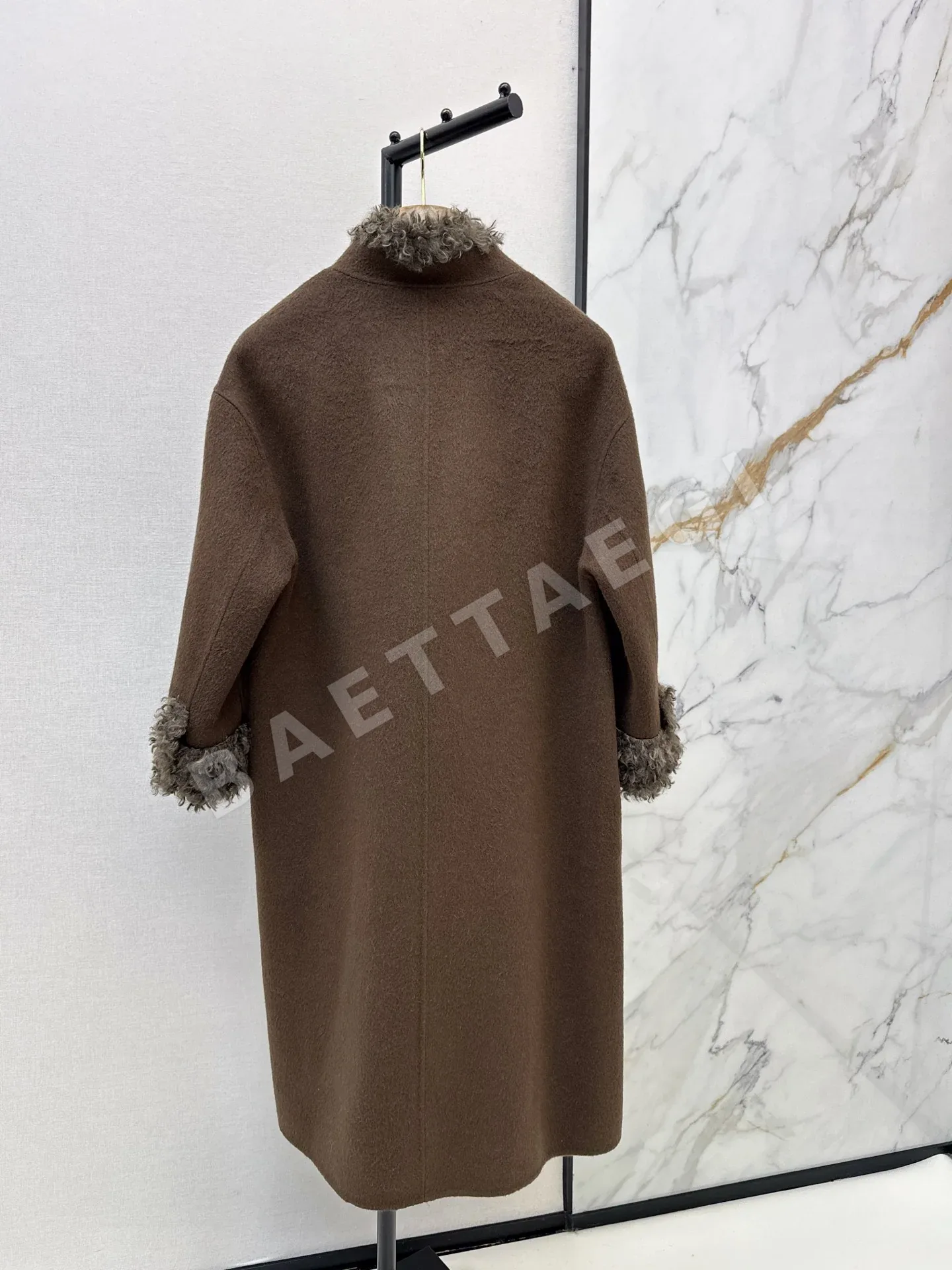 로로피아나 시프스킨 컬리 울 벨티드 롱 코트 상세 이미지 8
