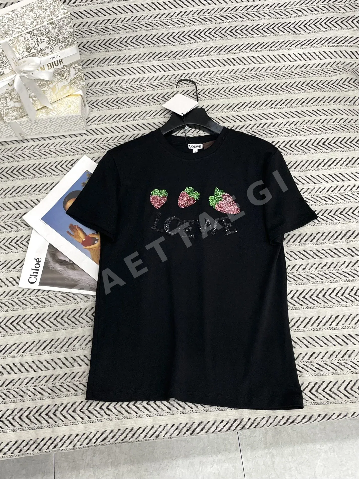 로에베 비즈 장식 딸기 그래픽 여성 반팔 티셔츠 상세 이미지 5