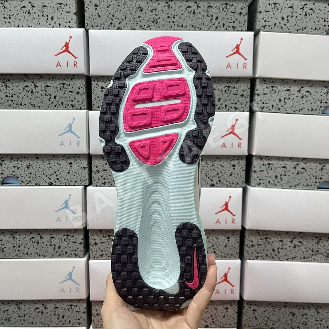 나이키 [XY] 보메로 18 IM6676-104 201156 Nike Vomero 18 White Glacier Blue Hyper Pink 상세 이미지 2