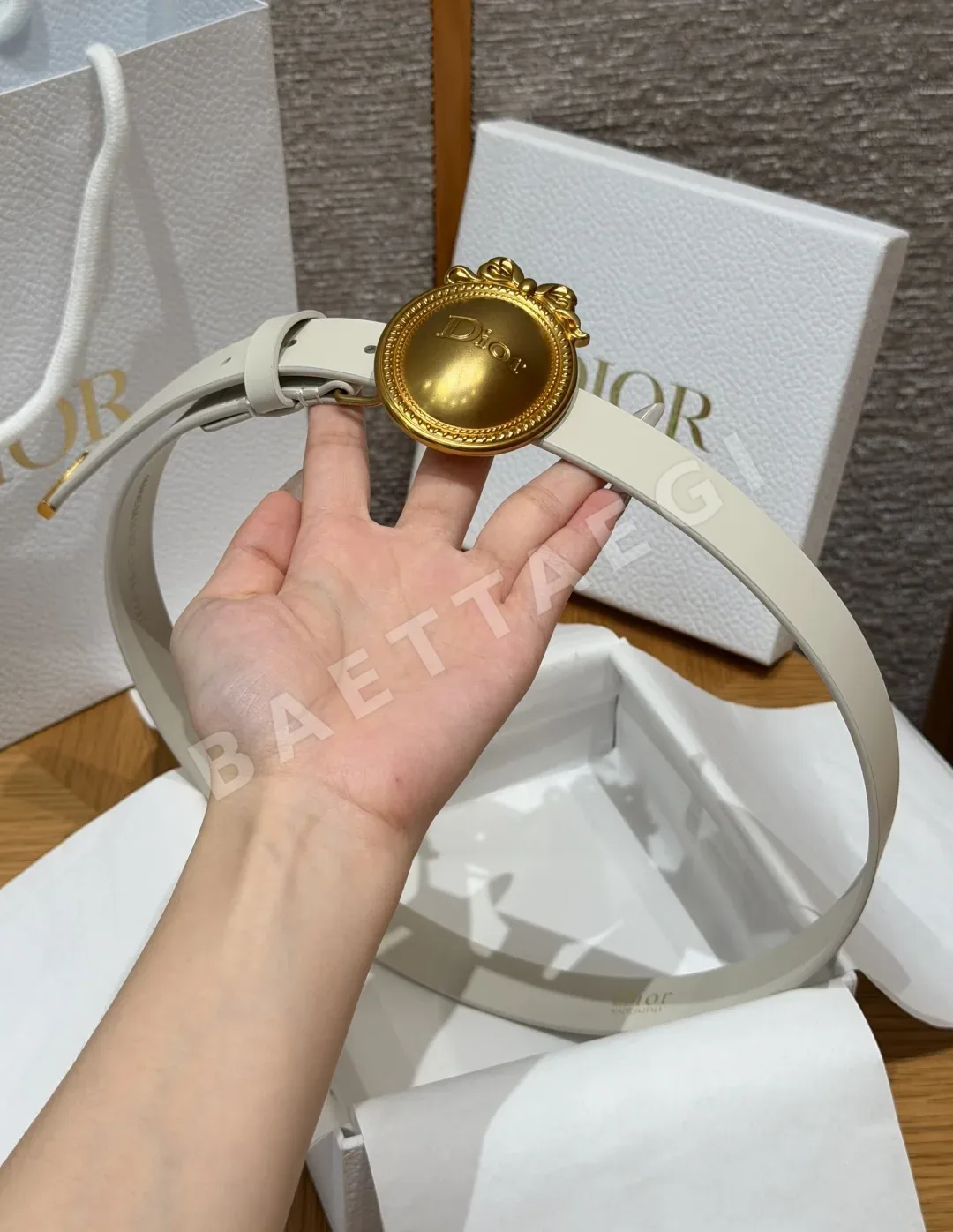 디올 메달리온 블랙 송아지가죽 벨트 상세 이미지 4