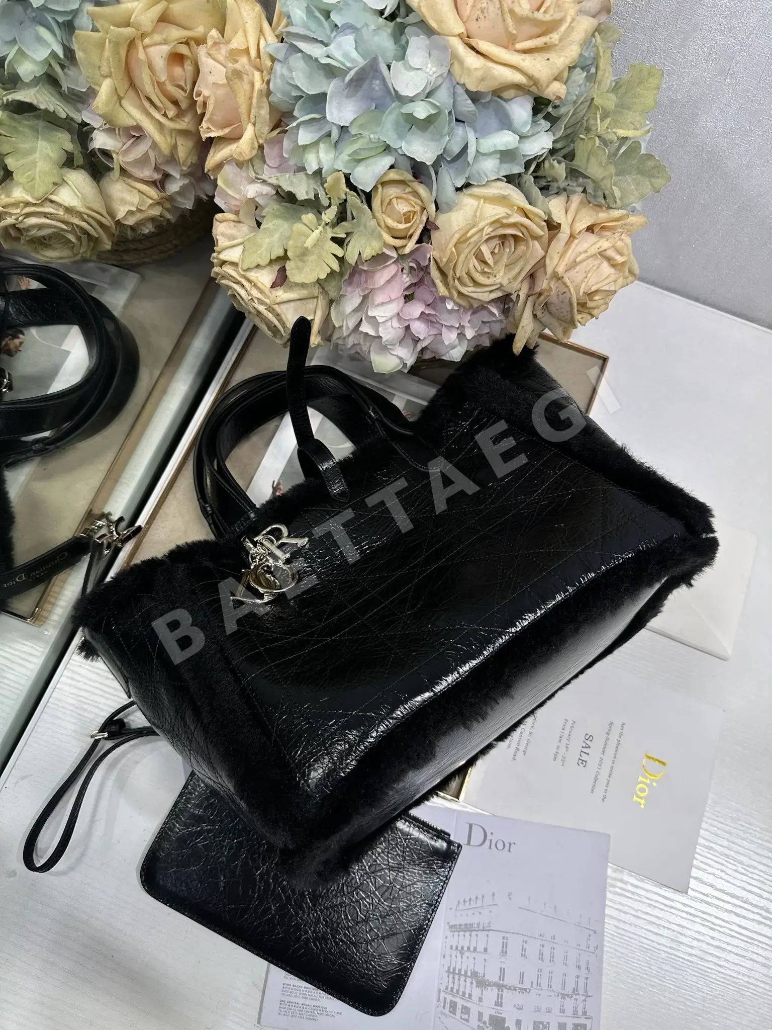 디올 크랙 블랙 카프스킨 토트백 상세 이미지 4