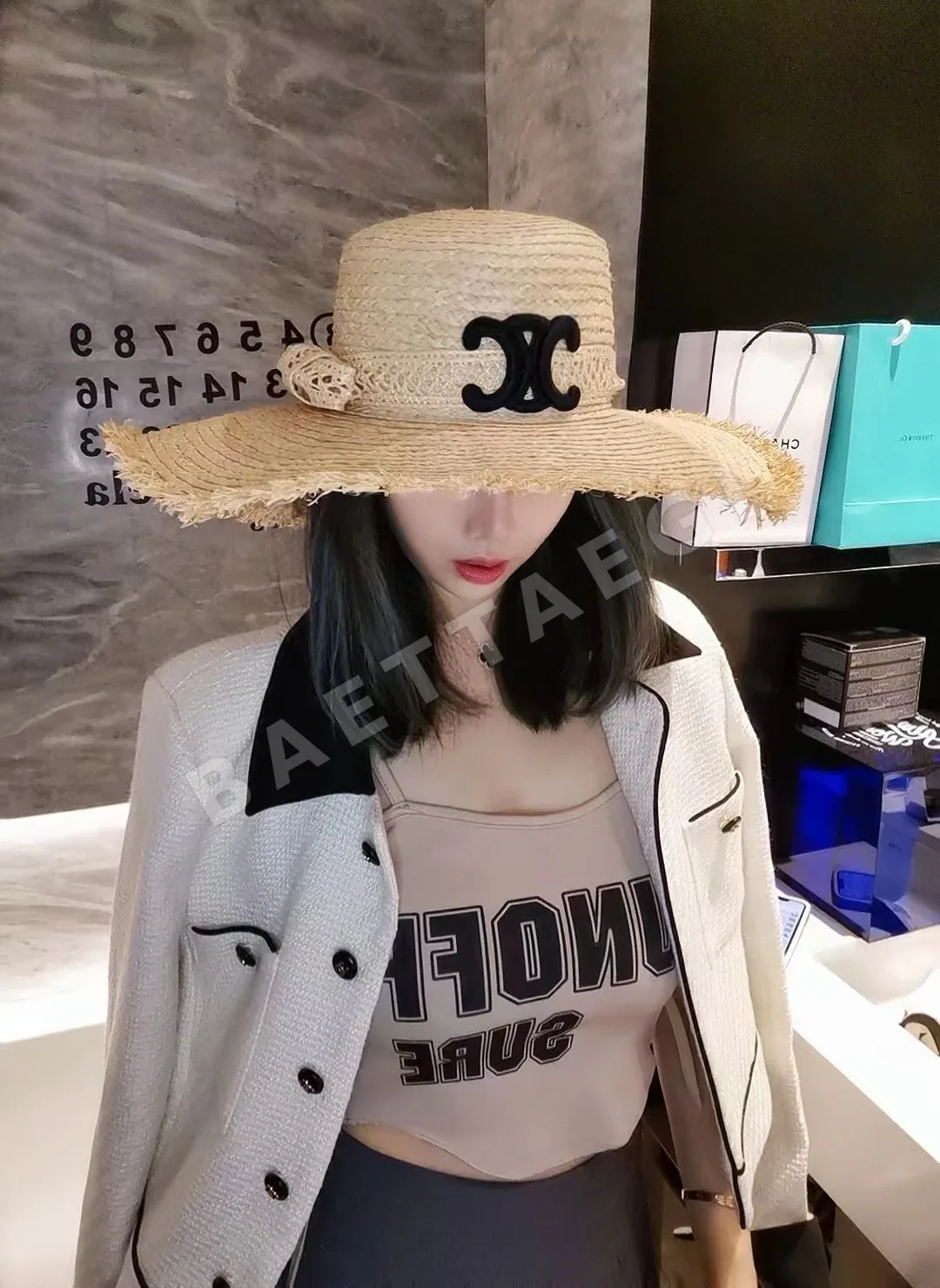 셀린느 라피아 트리옴프 로고 캡 83304