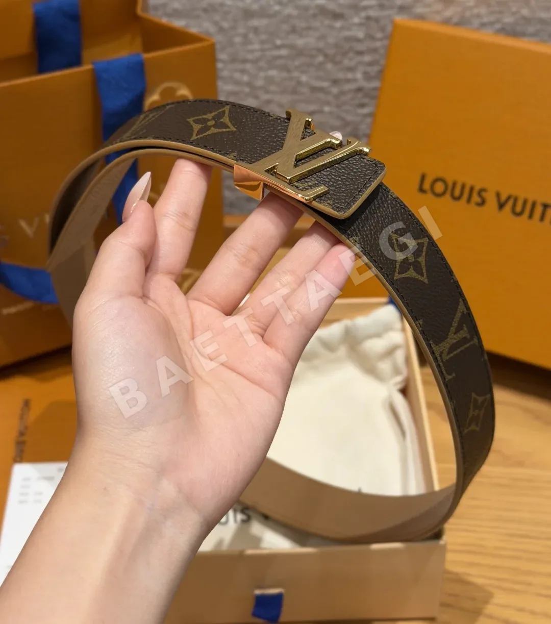 루이비통 이니셜 30mm 리버시블 벨트 상세 이미지 4