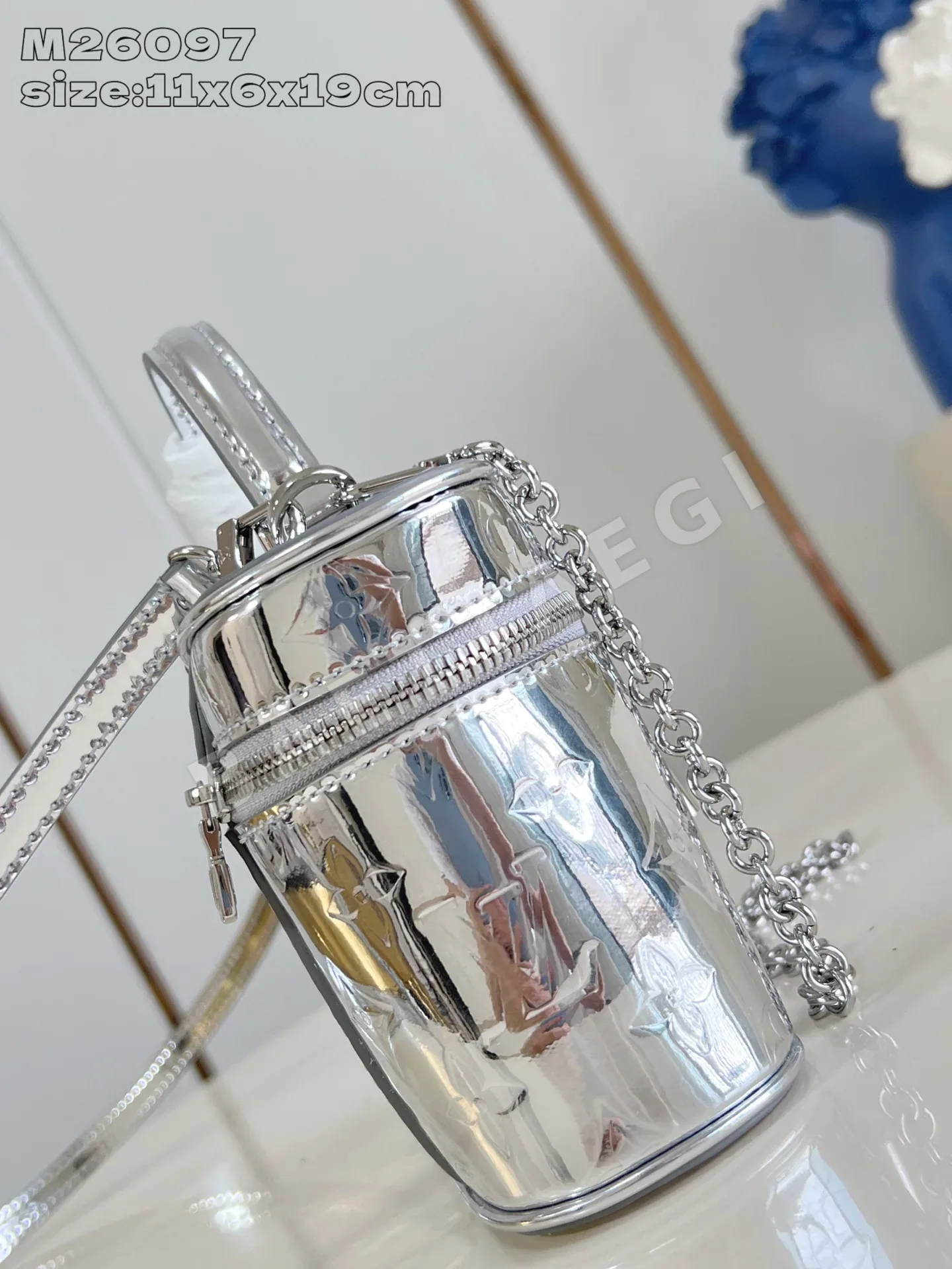 루이비통 베니티 체인 파우치 M26097 상세 이미지 3