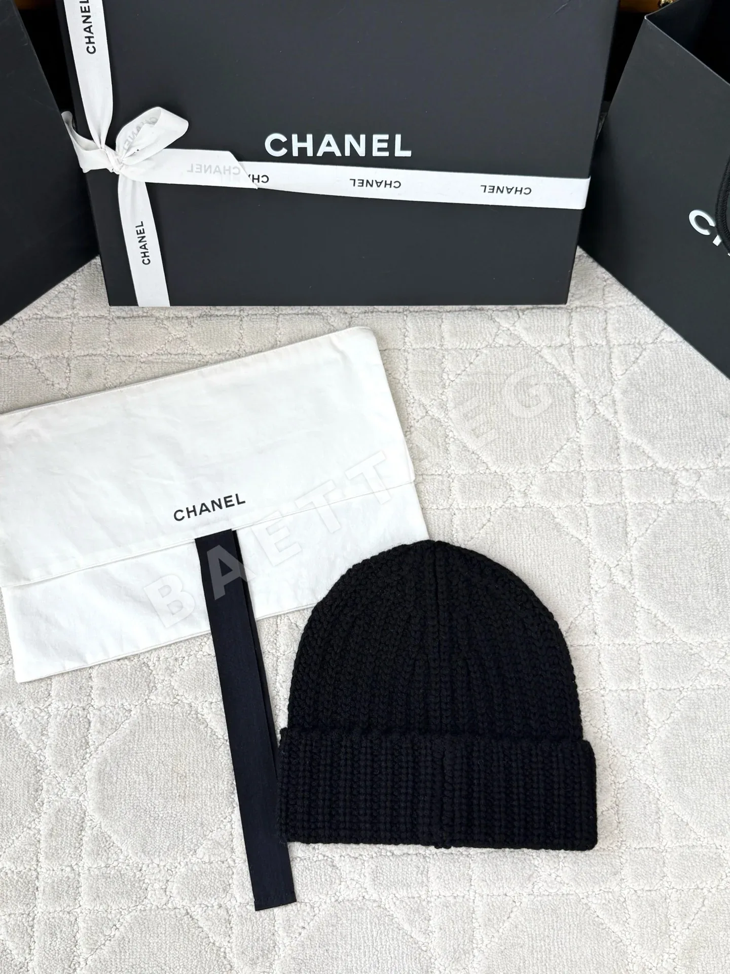샤넬 스퀘어 배지 더블 C 플립업 비니 상세 이미지 3