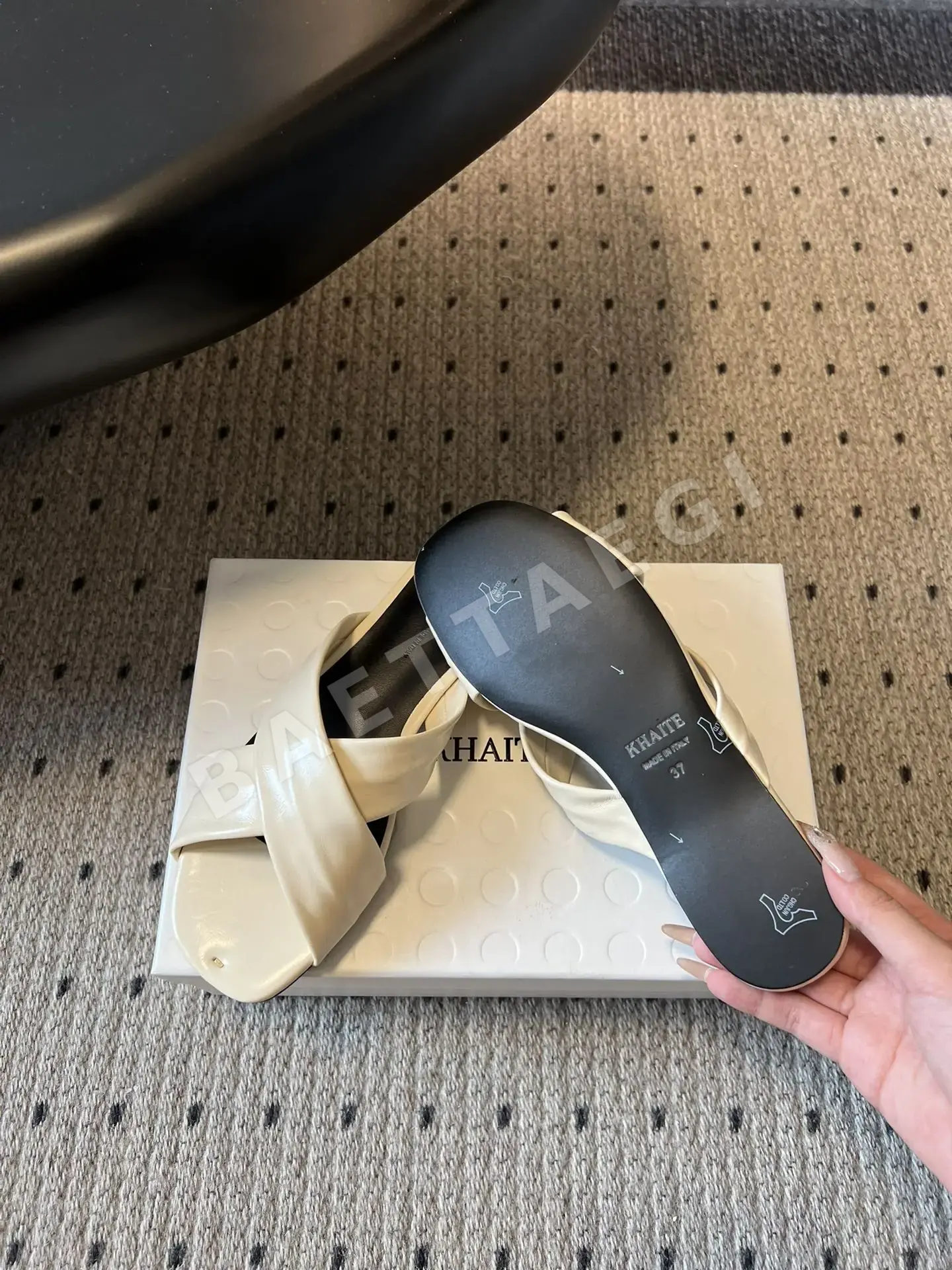 케이트 크로스 스트랩 스퀘어 토 플랫 샌들 상세 이미지 3