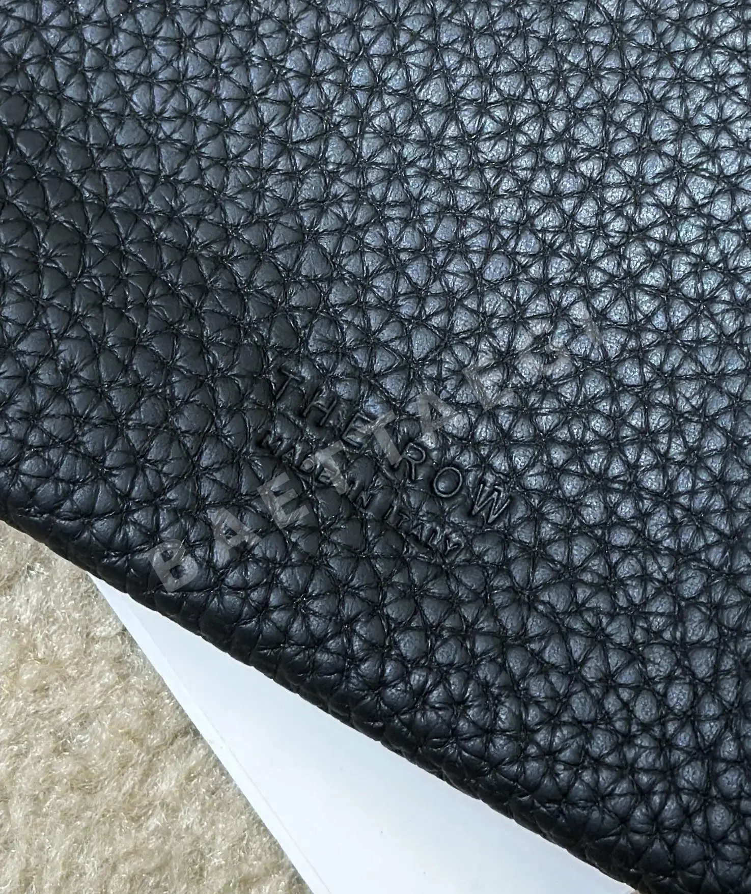 더로우 TC 페블드 가죽 스티치 가방 상세 이미지 6