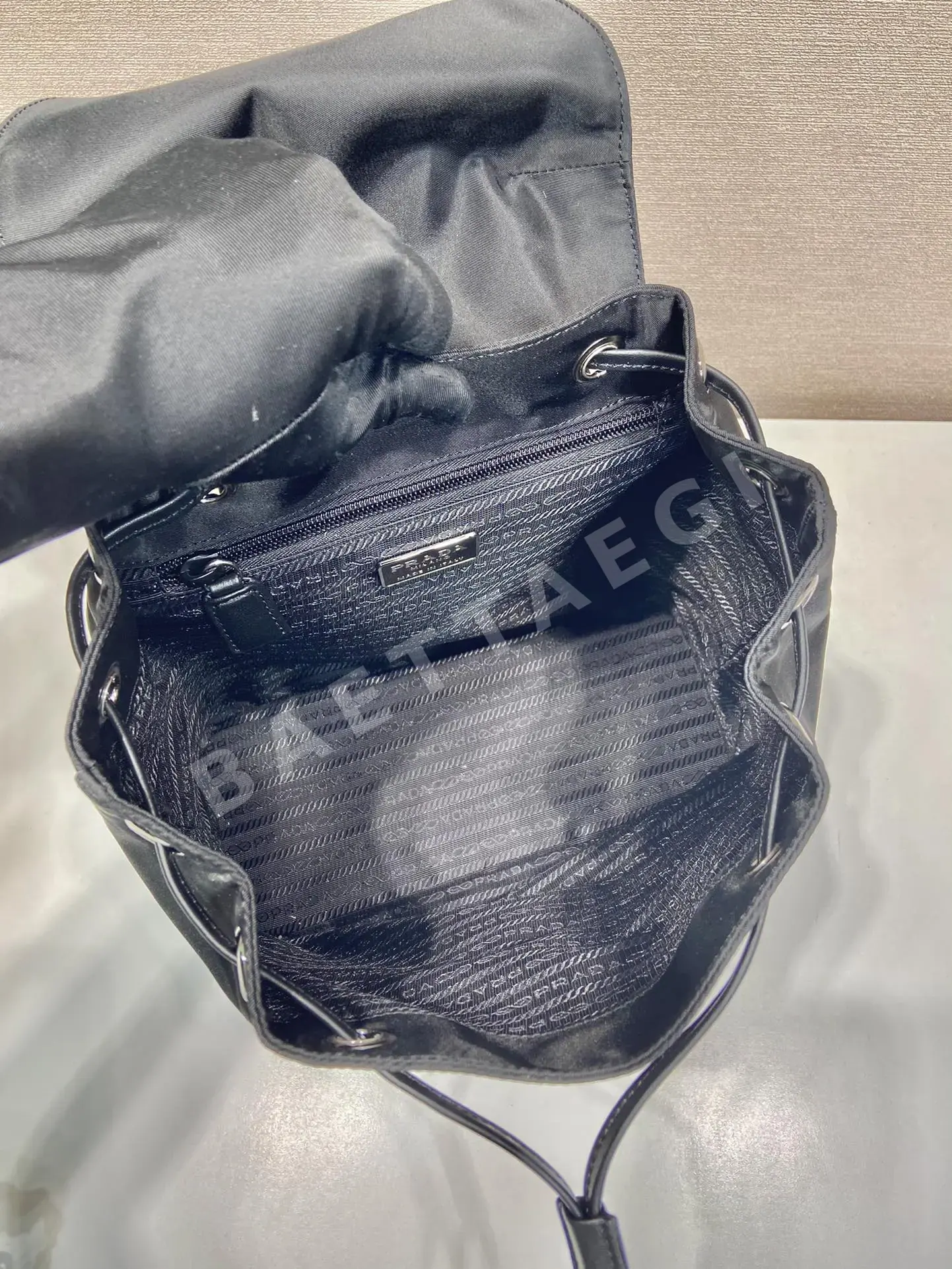 프라다 나일론 카프스킨 백팩 1BZ831 상세 이미지 8