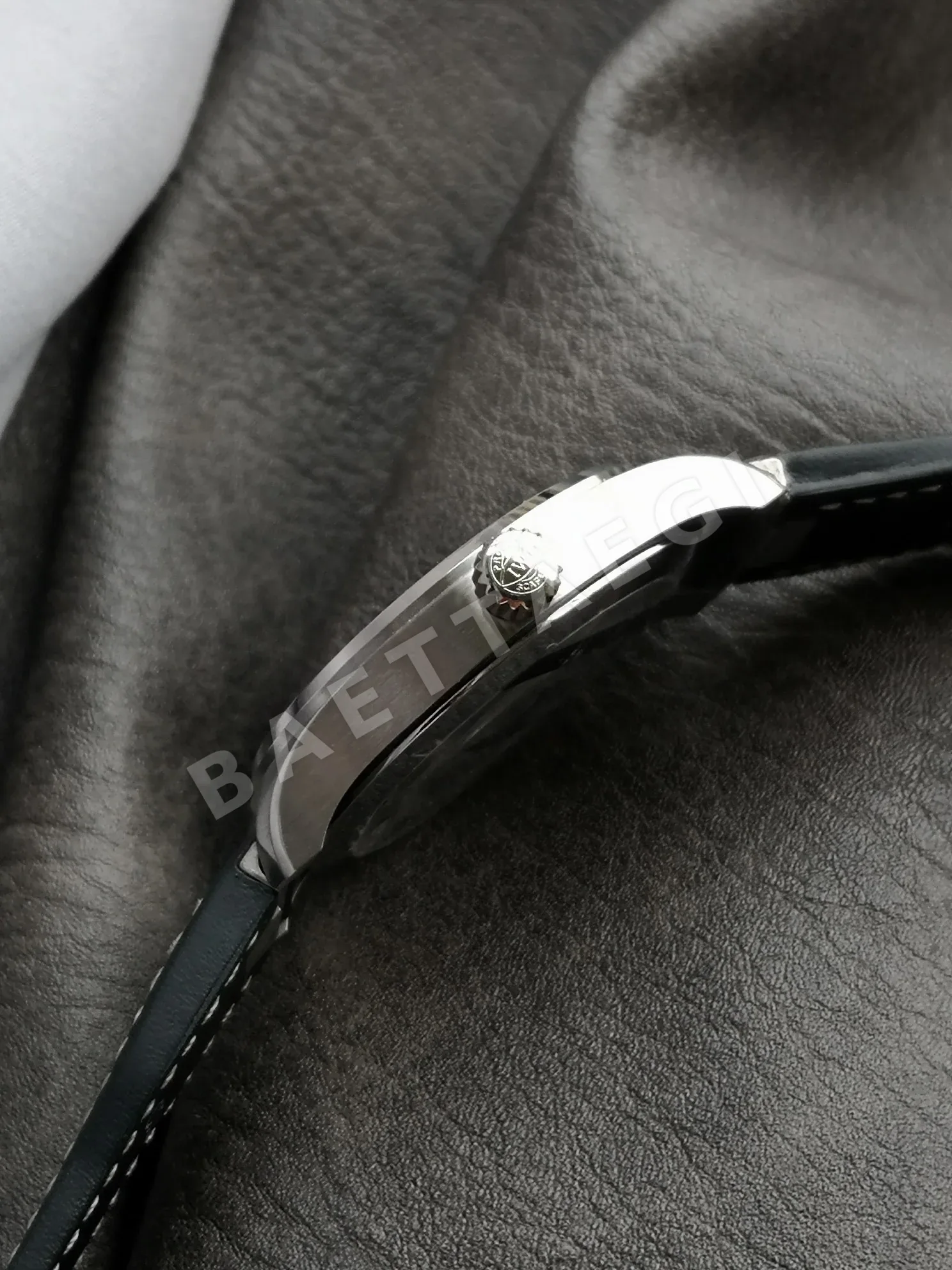 IWC 파일럿 워치 블루 다이얼 가죽 스트랩 자동 시계 IW328203 상세 이미지 8