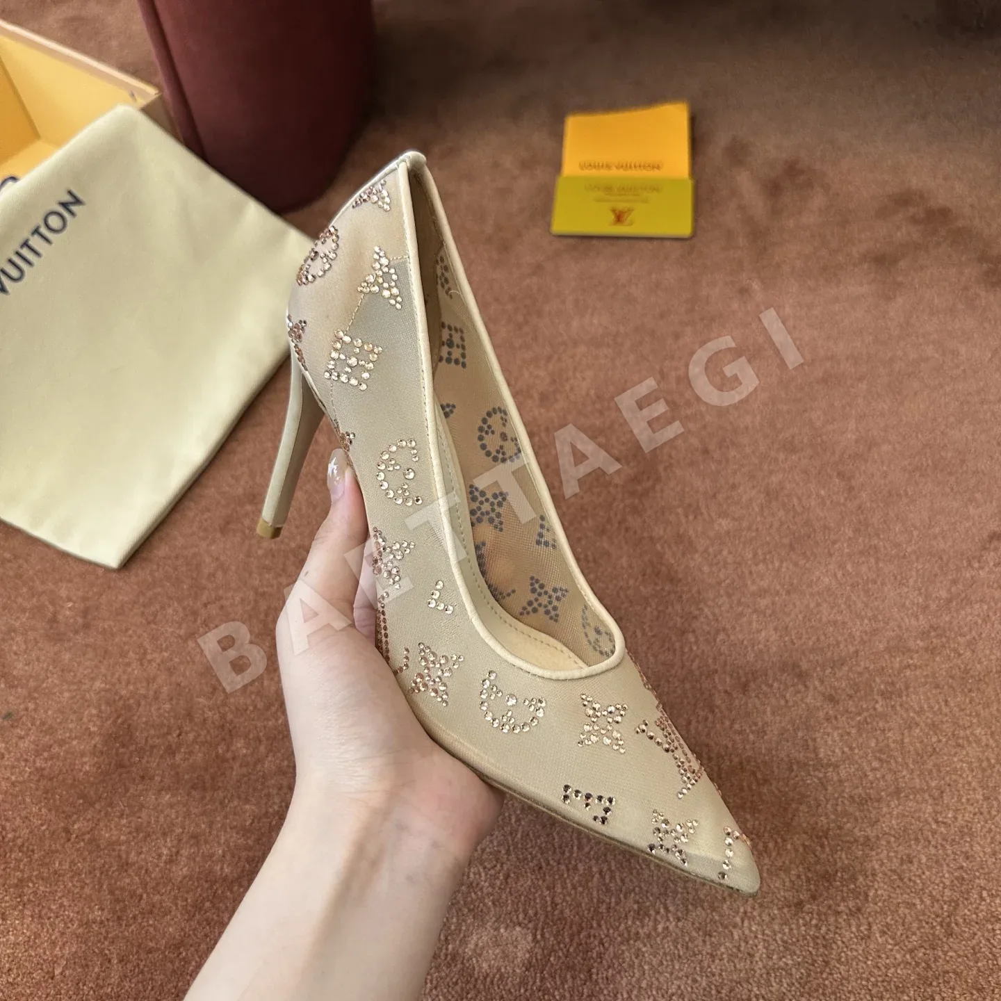 루이비통 실크 소재 굽 샌들 상세 이미지 3