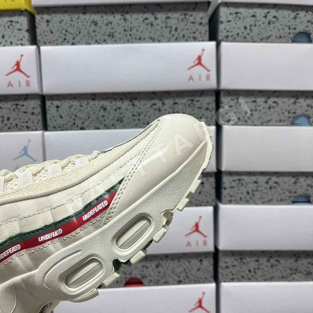 나이키 [KZ2.0] 에어 맥스 95 SP IB4453-100 201214 Nike Air Max 95 SP Undefeated Sail 상세 이미지 9