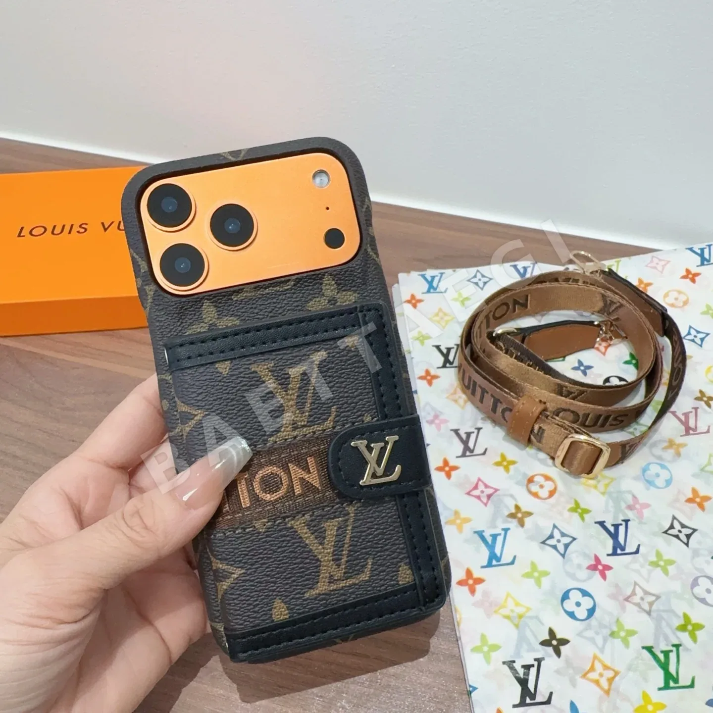 루이비통 LV 웨빙 크로스바디 카드홀더 폰 케이스 상세 이미지 5