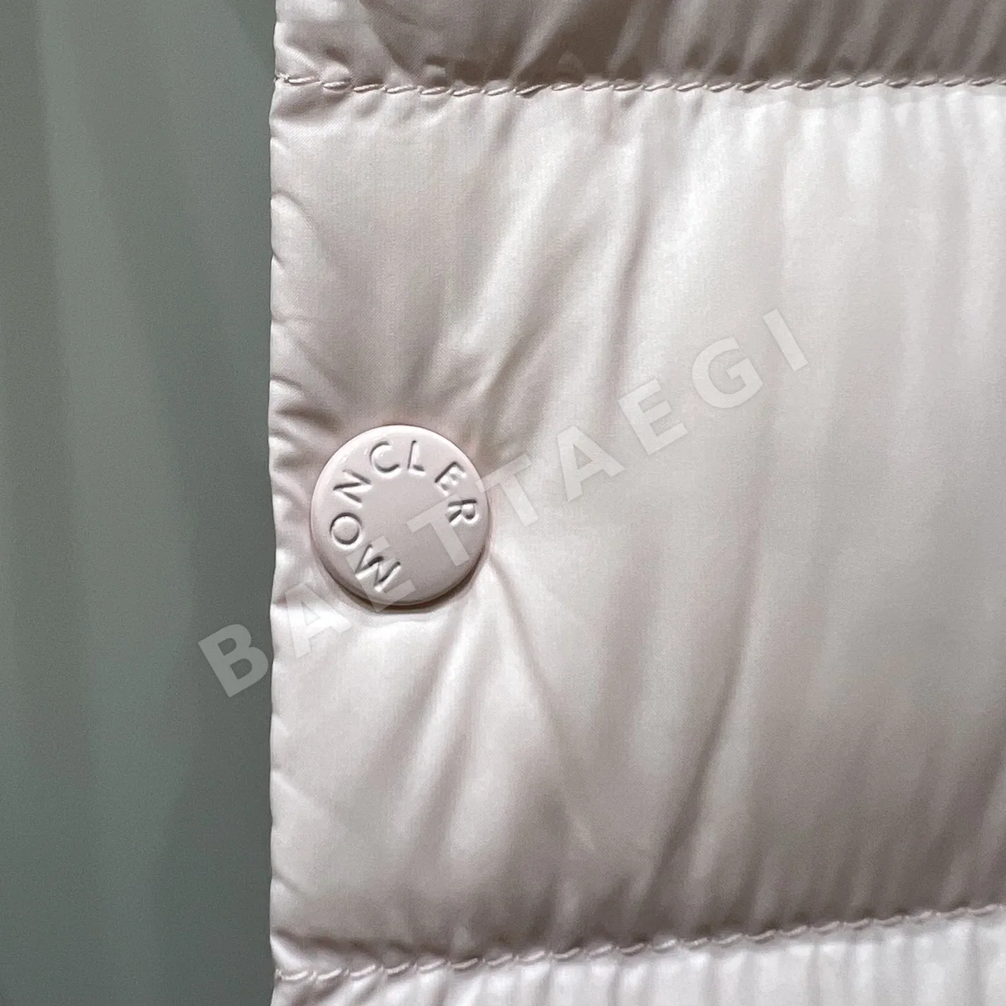 몽클레르 리앙 다운 스탠드 카라 여성 조끼 상세 이미지 14