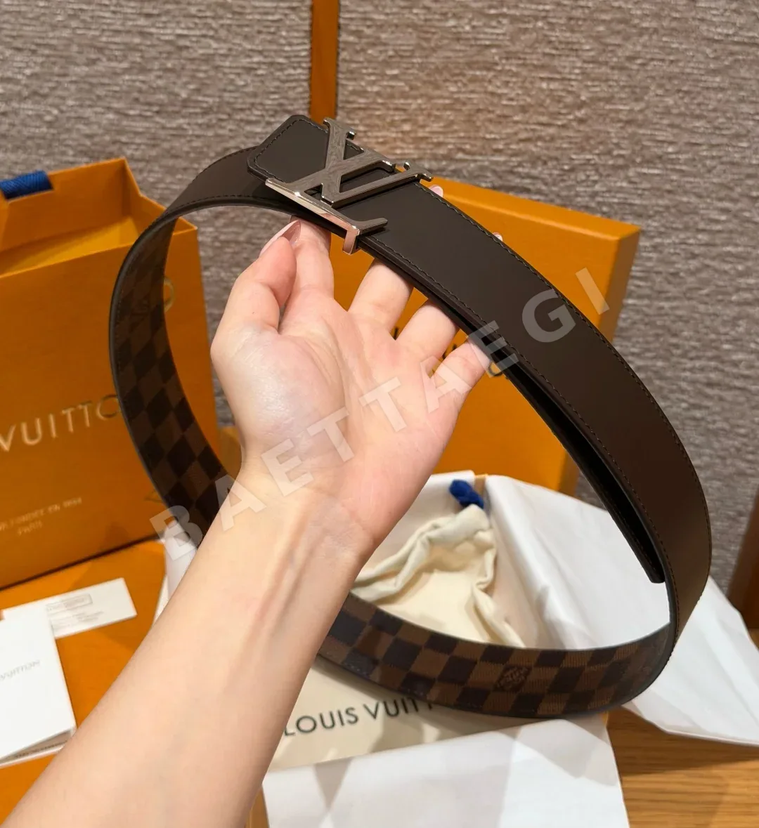 루이비통 이니셜 40mm 리버시블 벨트 상세 이미지 4
