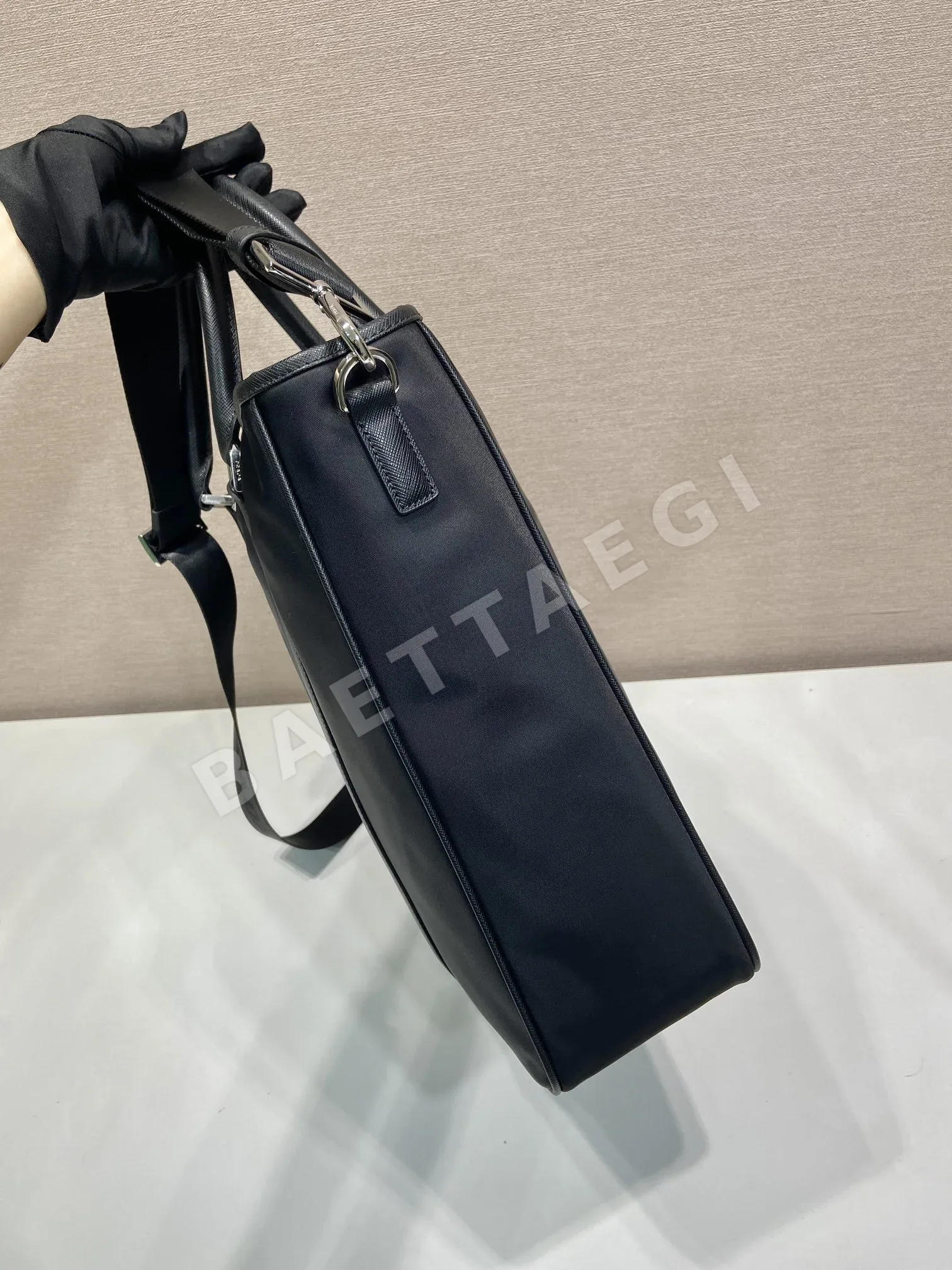 프라다 나일론 토트백 숄더 스트랩 포함 2VG034 상세 이미지 5