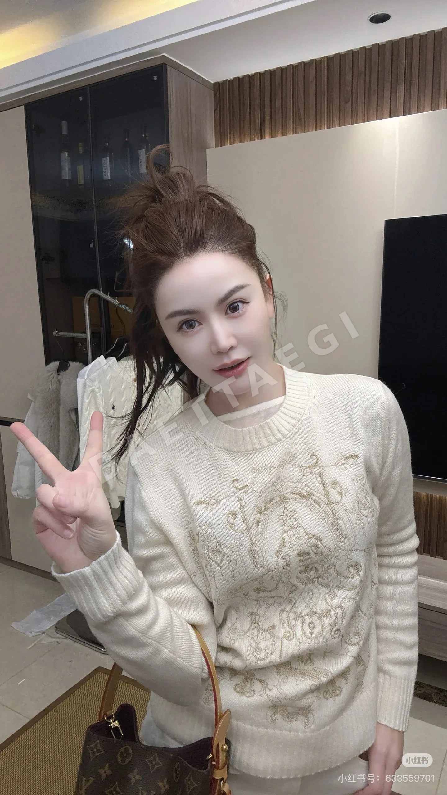 디올 플라워 자수 라운드넥 캐시미어 니트 상세 이미지 6