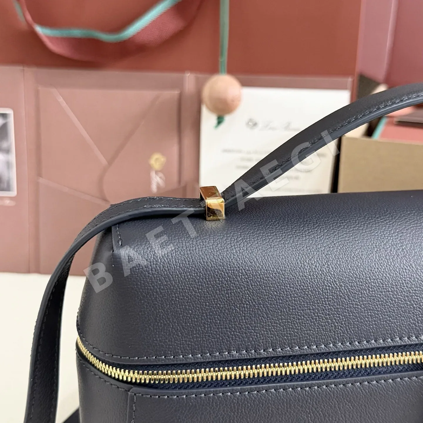 로로피아나 사파이어 블루 프린트 가방 상세 이미지 8