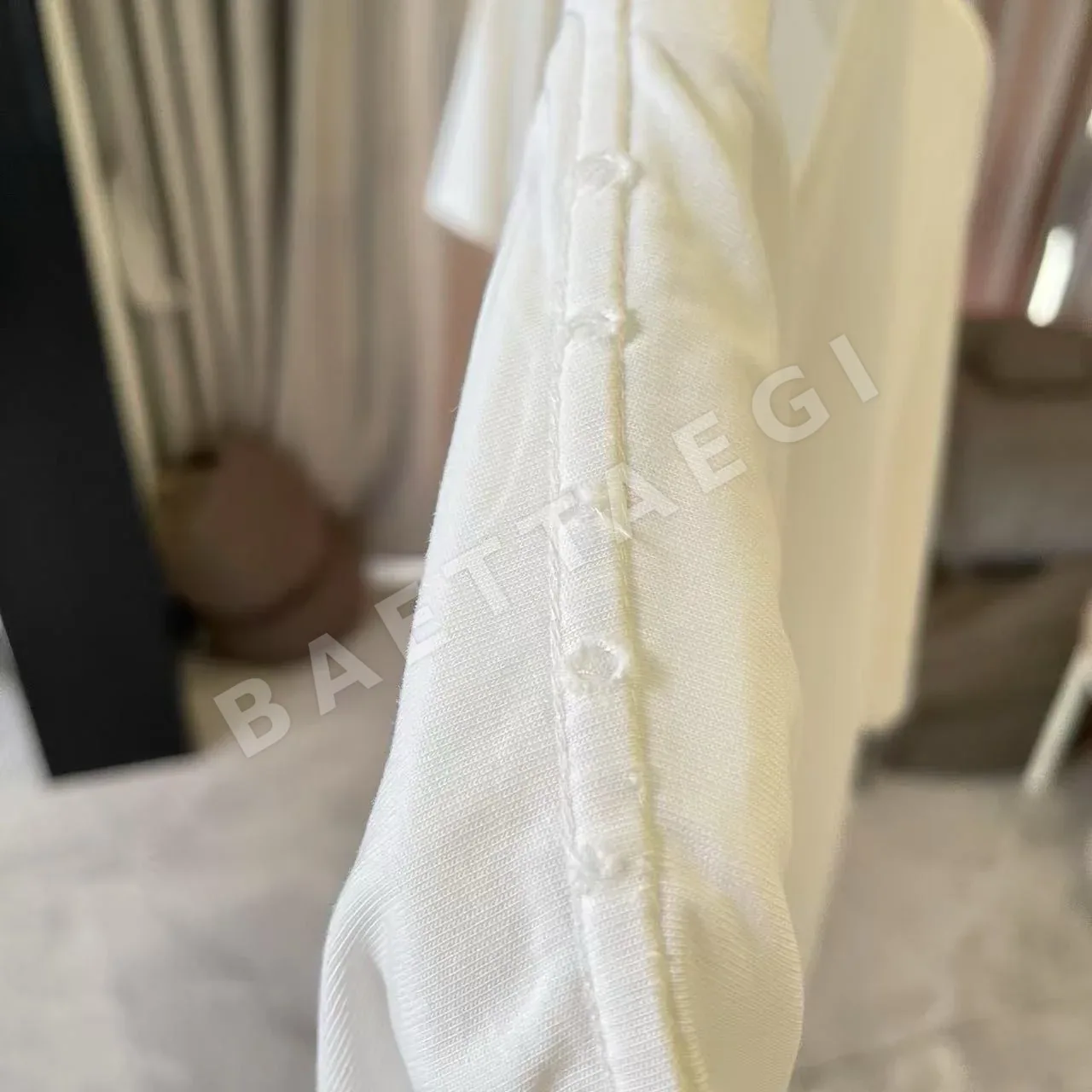 발렌시아가 워시 데미지 로고 반팔 티셔츠 상세 이미지 5