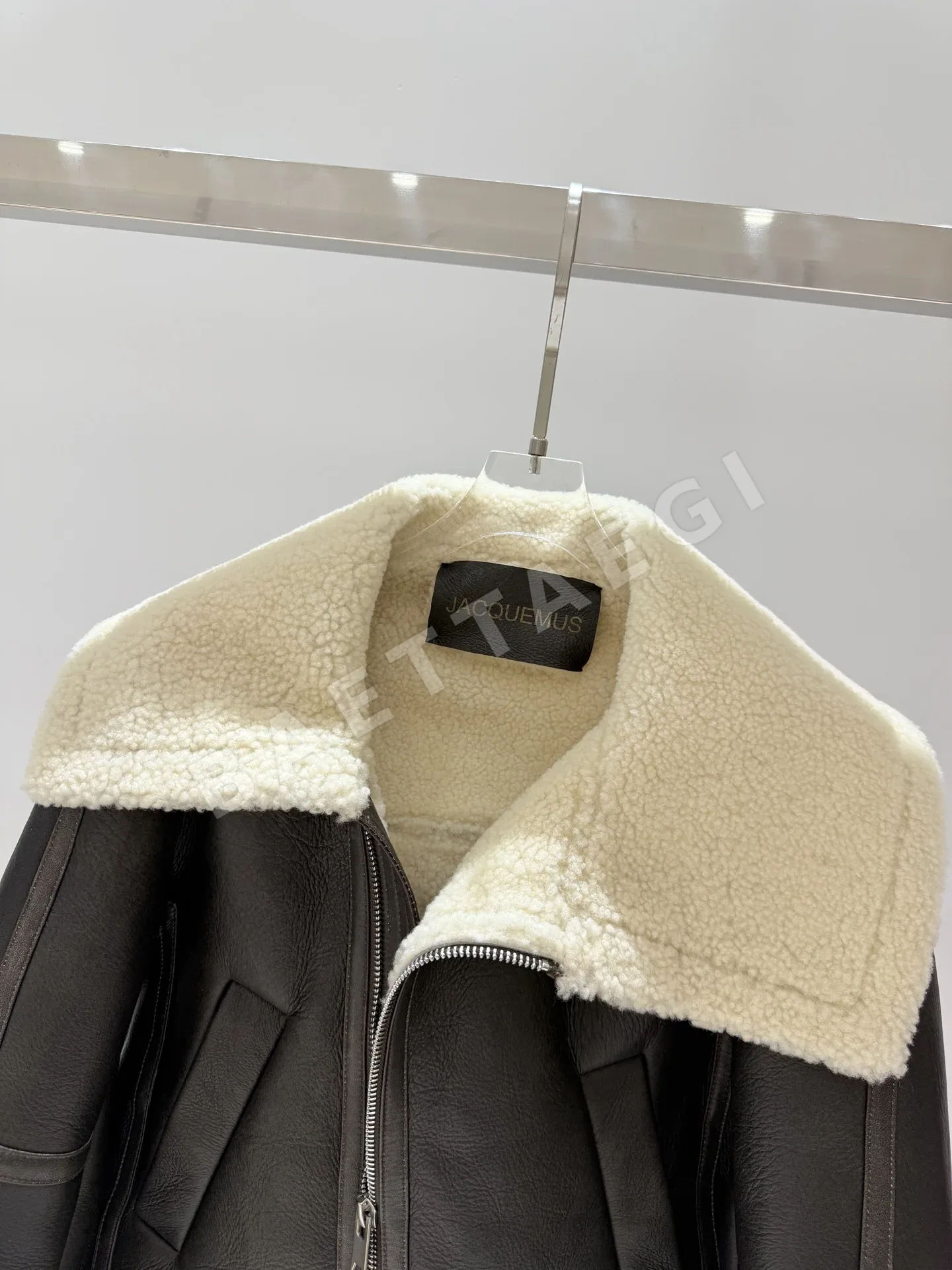 자크뮈스 드롭 숄더 울 모헤어 여성 자켓 상세 이미지 4