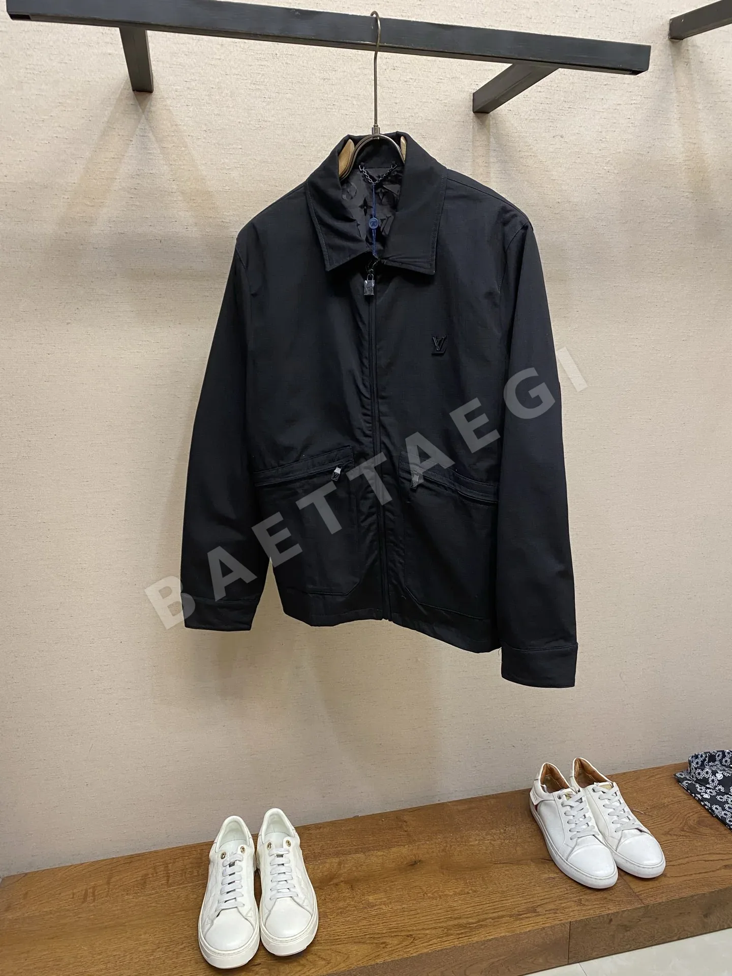 루이비통 LV 자카드 로고 자켓 상세 이미지 1