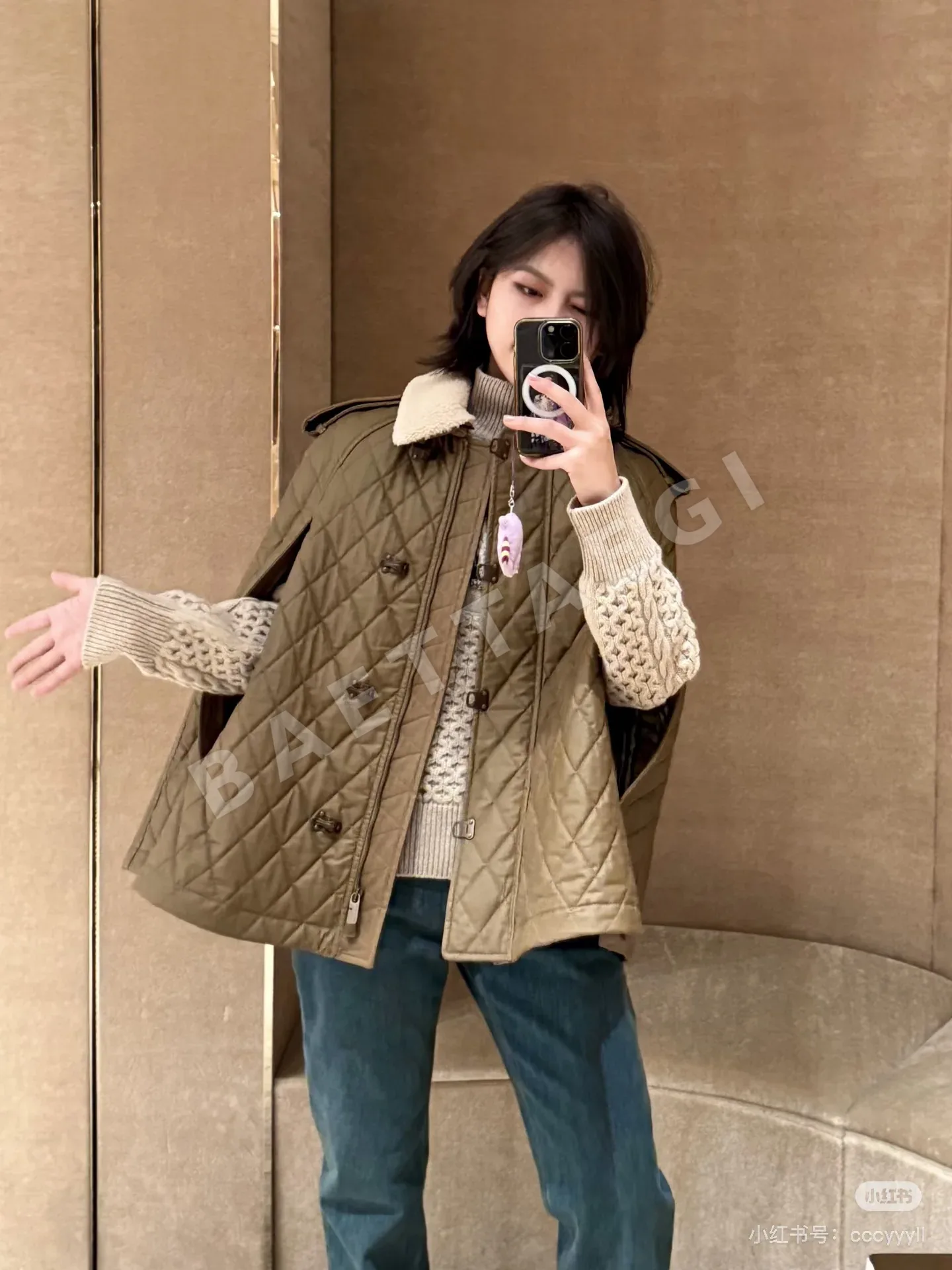 버버리 퍼 카라 퀼팅 케이프 코트 상세 이미지 5
