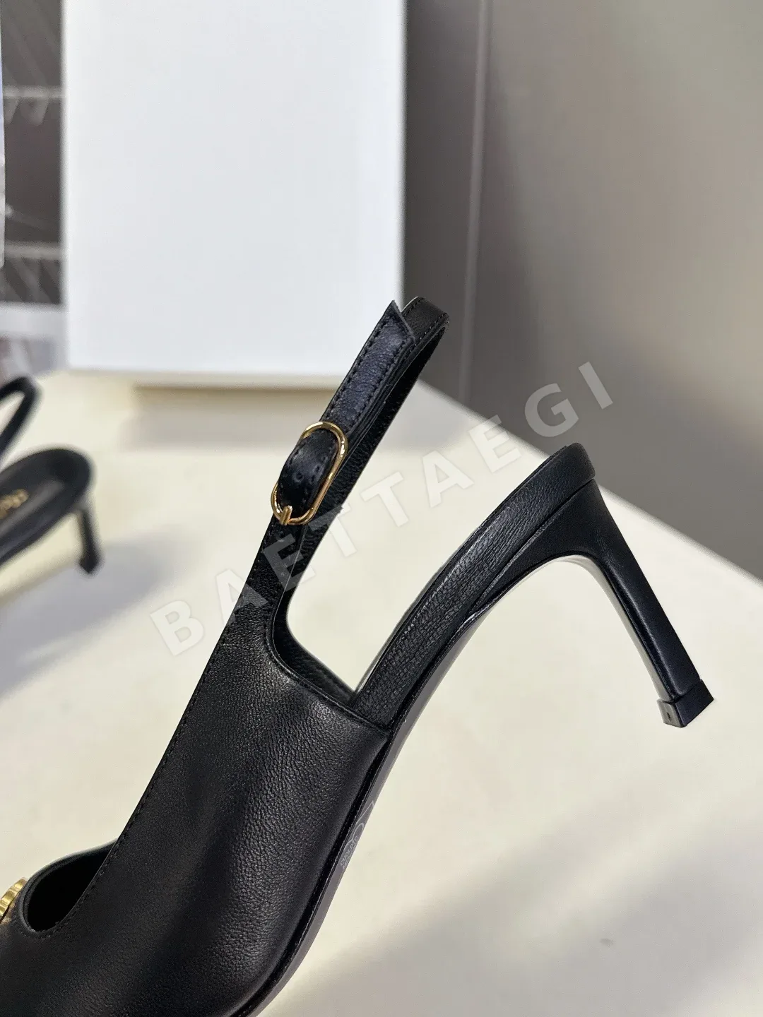 셀린느 뾰족 토 여성 신발 상세 이미지 8